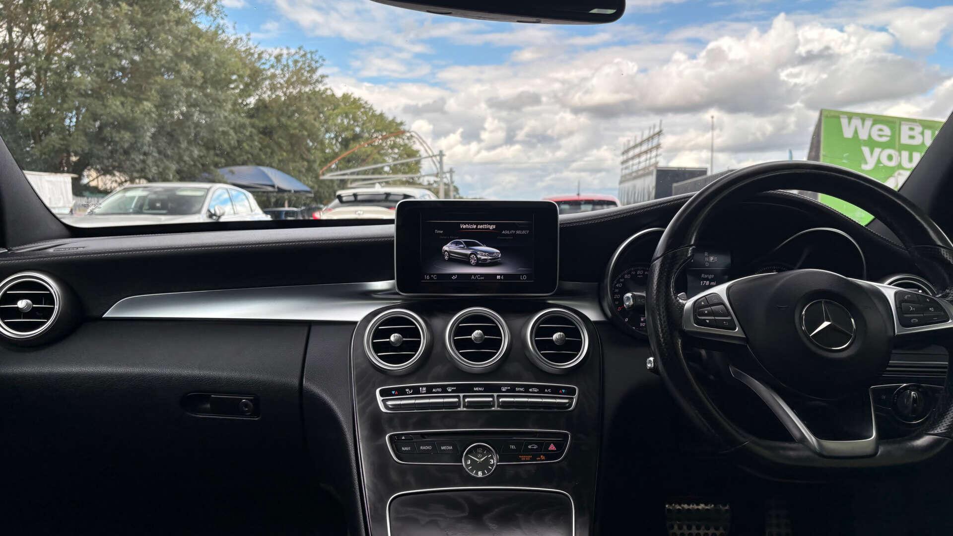 Mercedes-Benz C-Class view 40