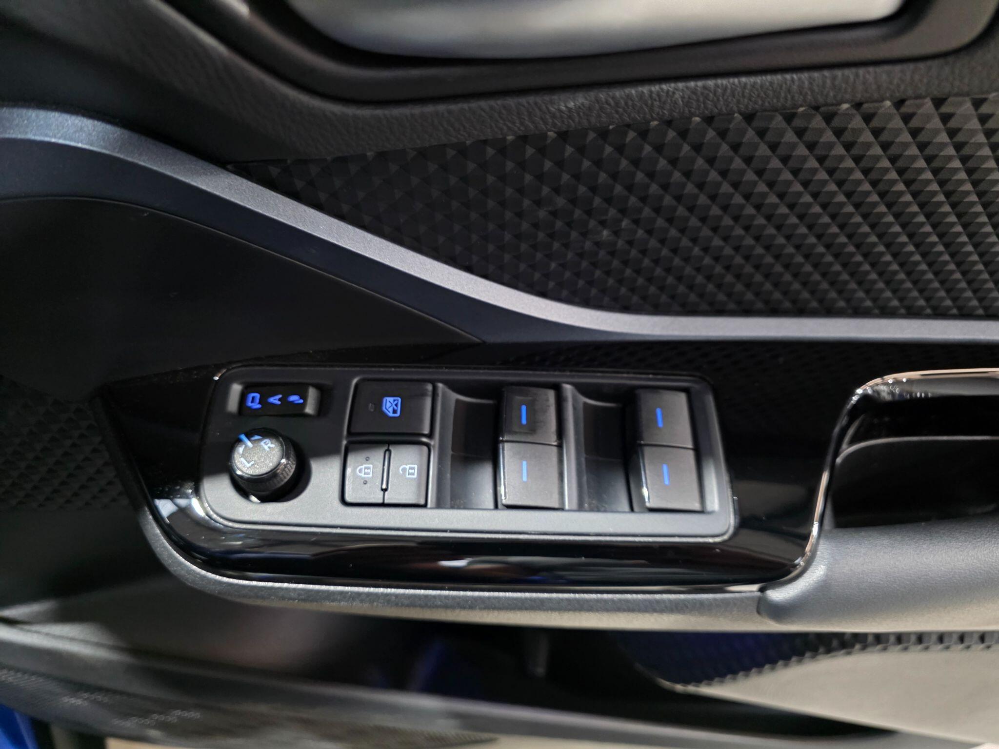 Toyota C-HR view 12
