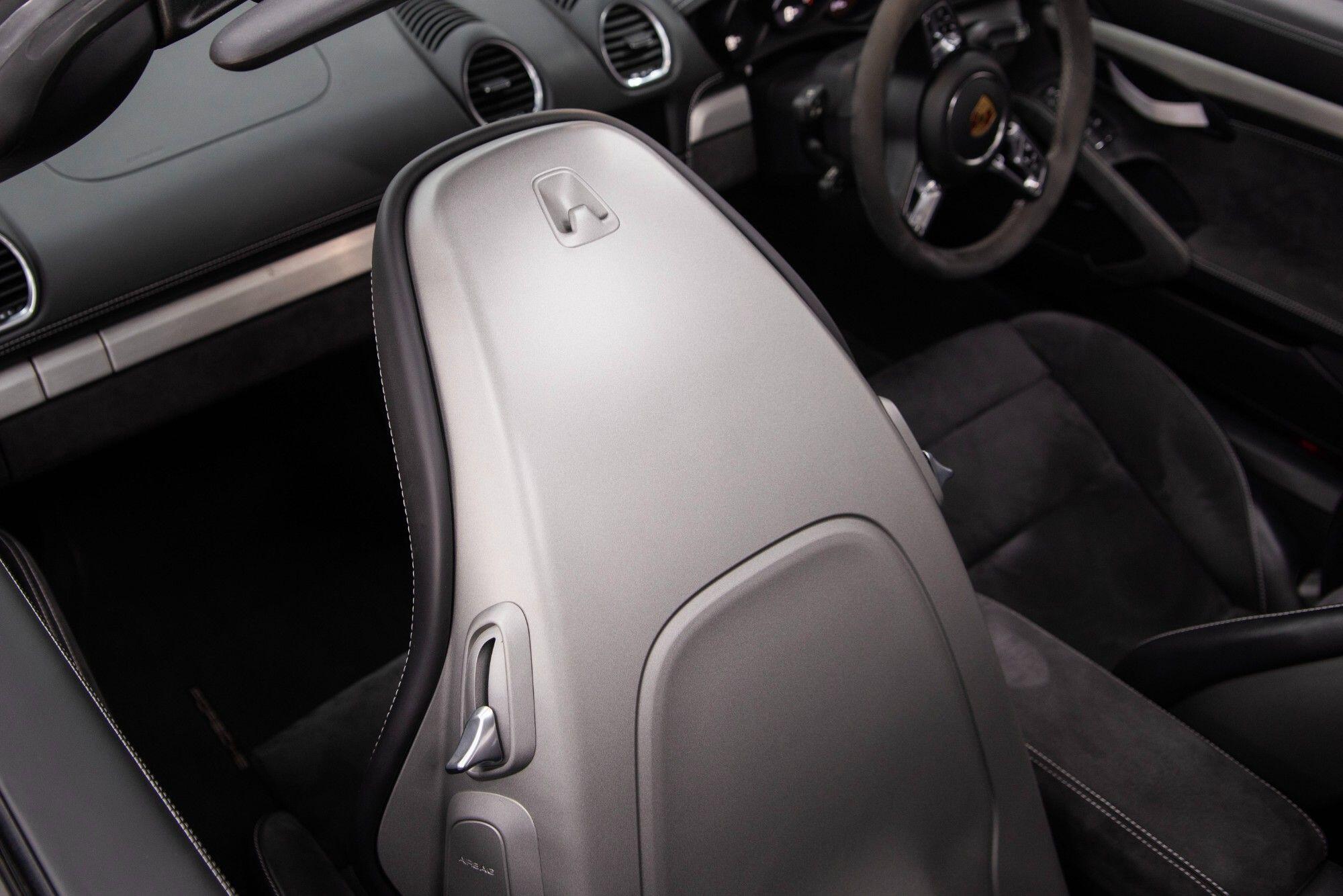 Porsche 718 Spyder view 38