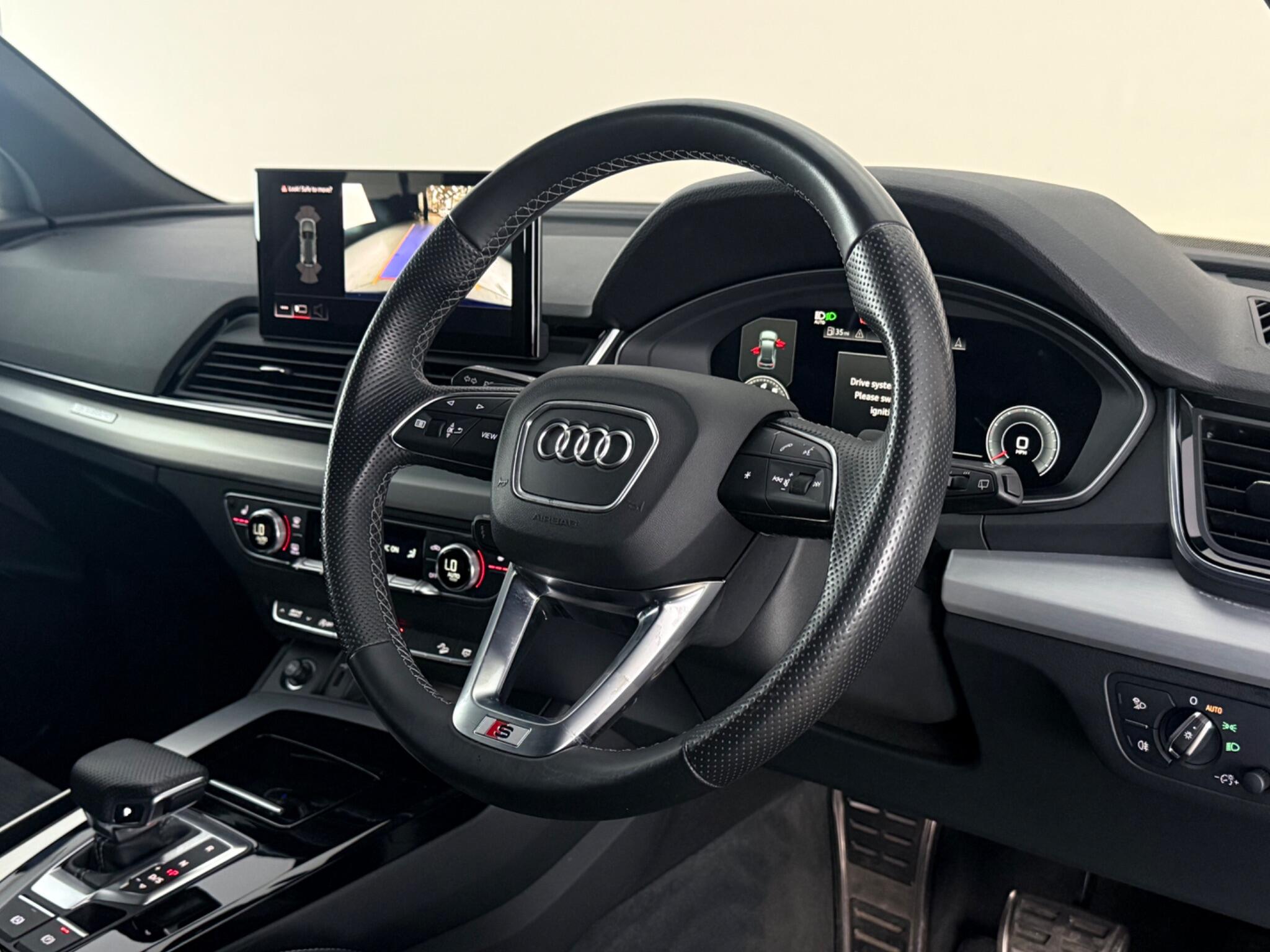 Audi Q5 view 3