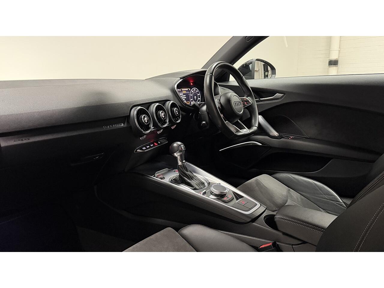 Audi TT view 18