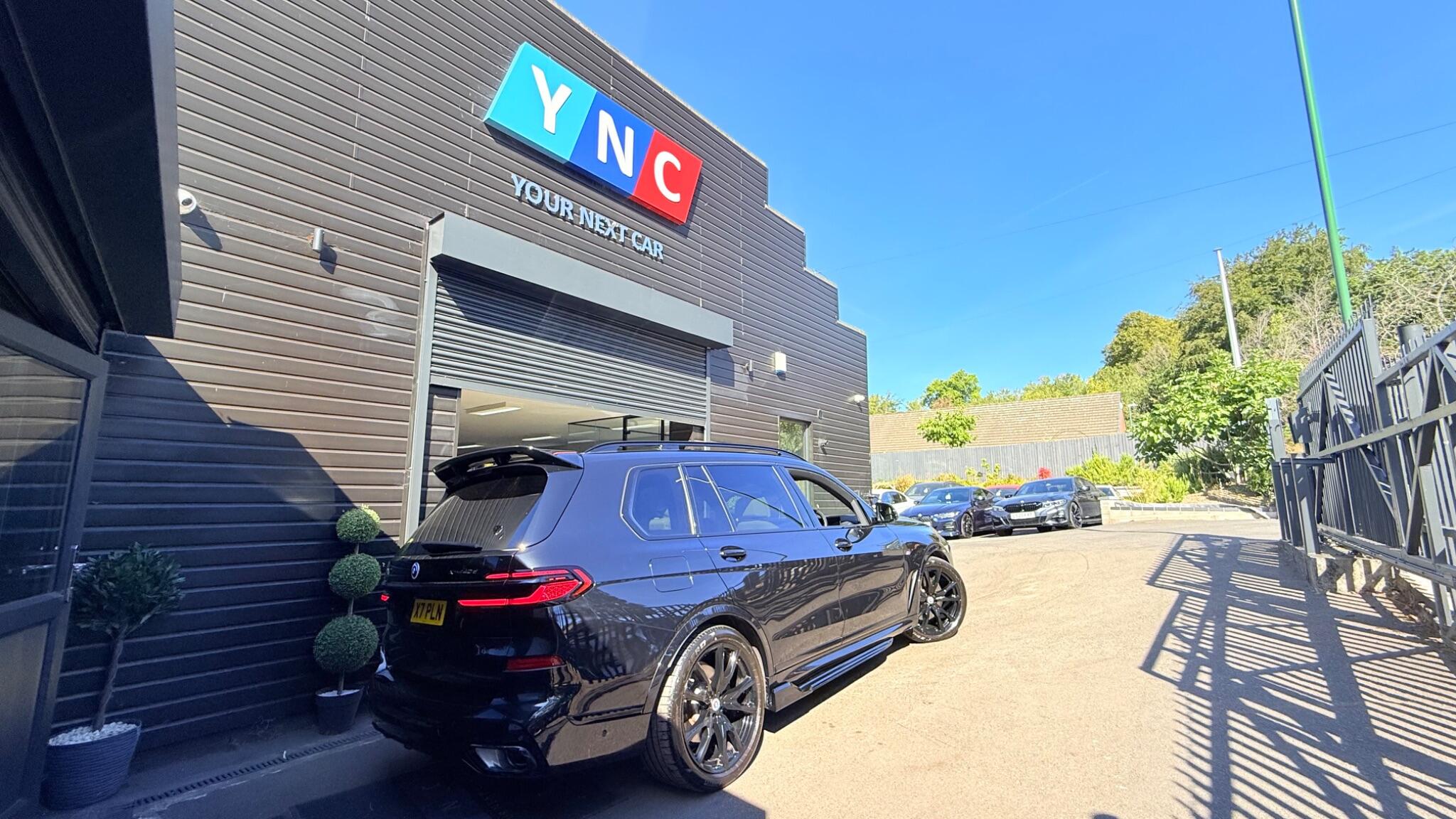 BMW X7 view 18