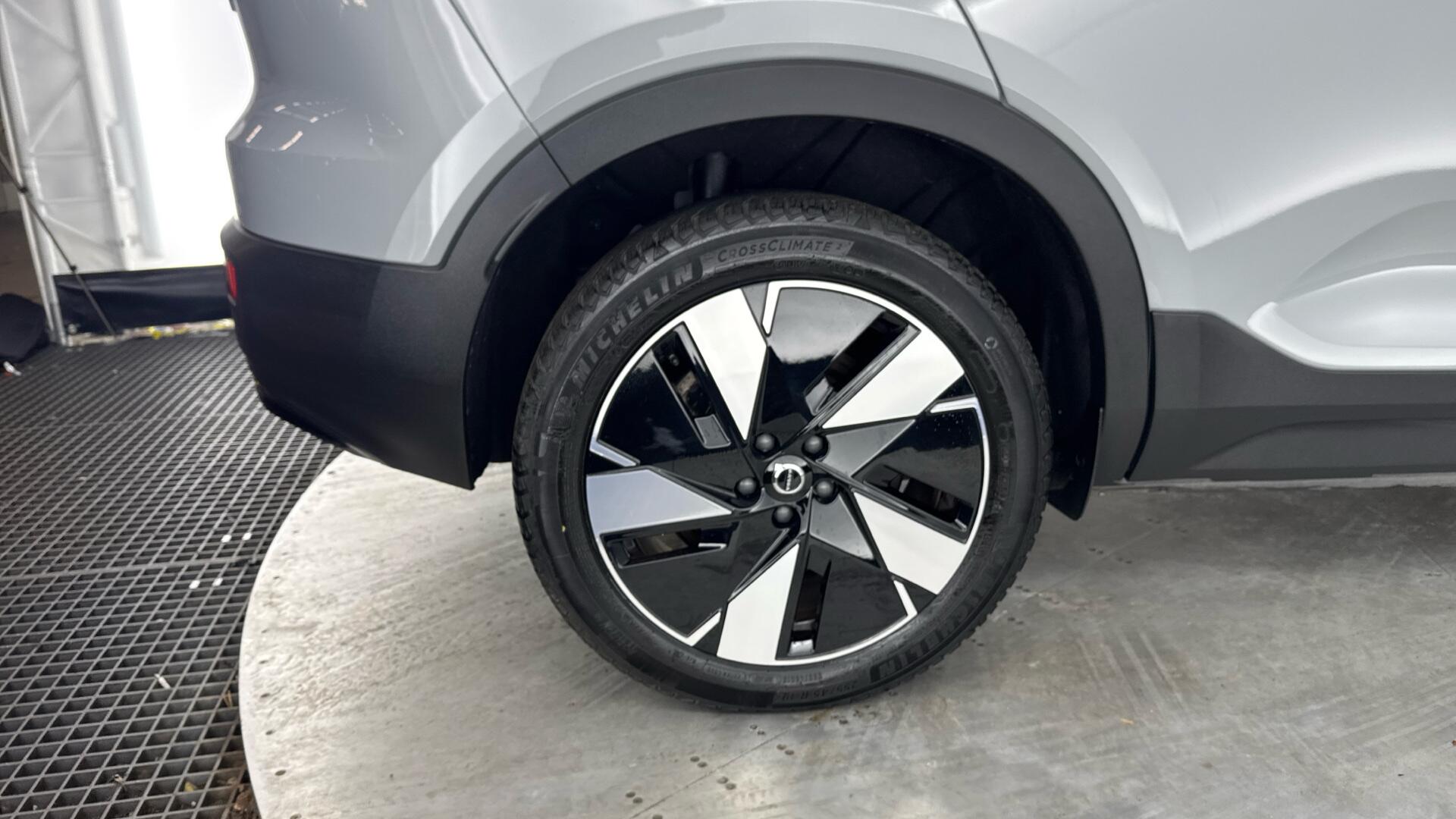 Volvo EX40 view 20