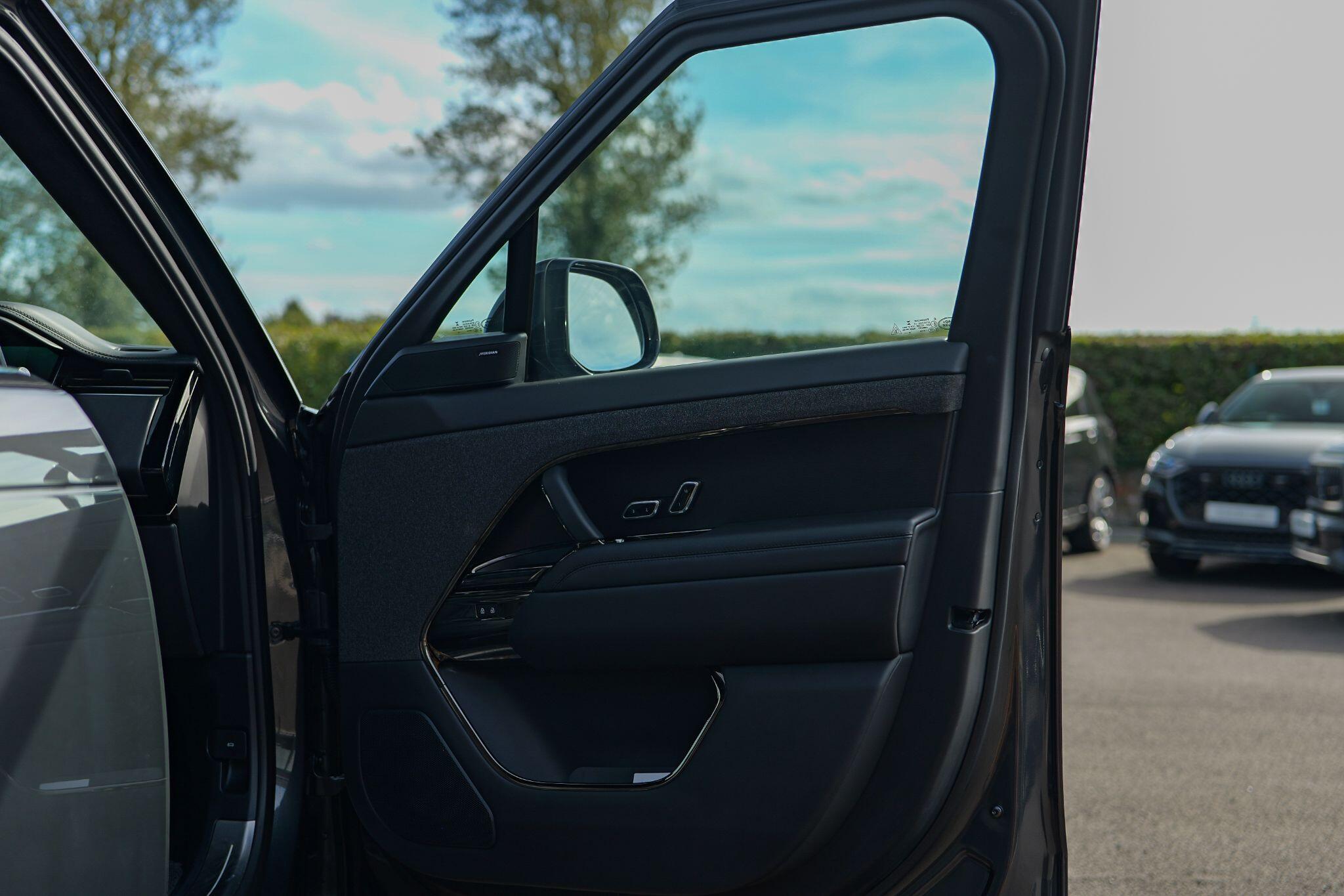 Land Rover Range Rover Sport view 29