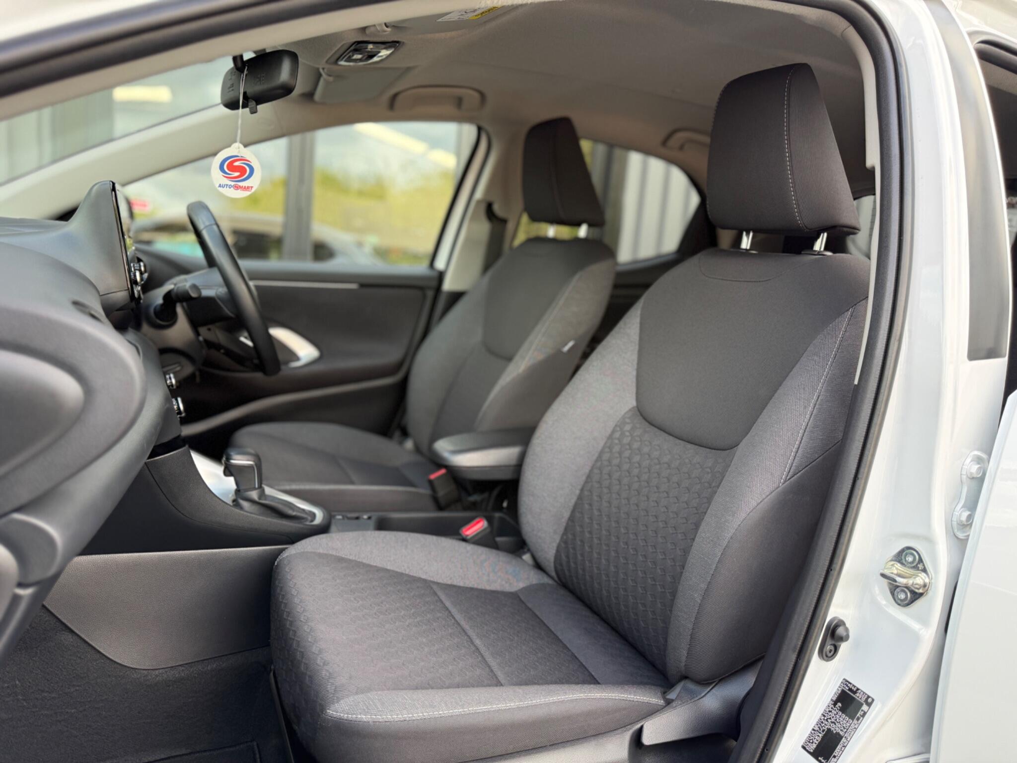 Toyota Yaris view 32