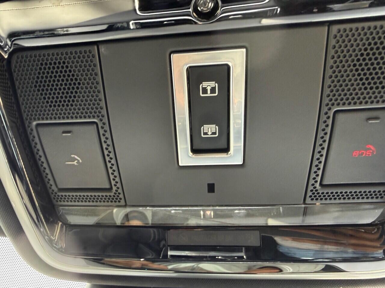 Land Rover Range Rover Velar view 25