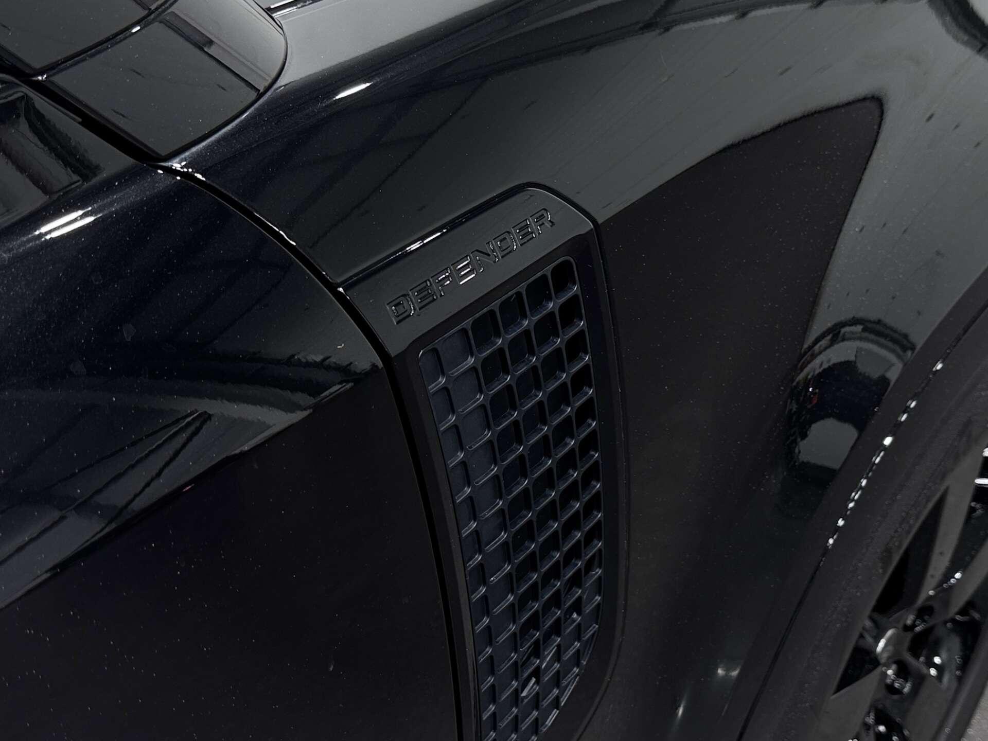 Land Rover Defender view 28