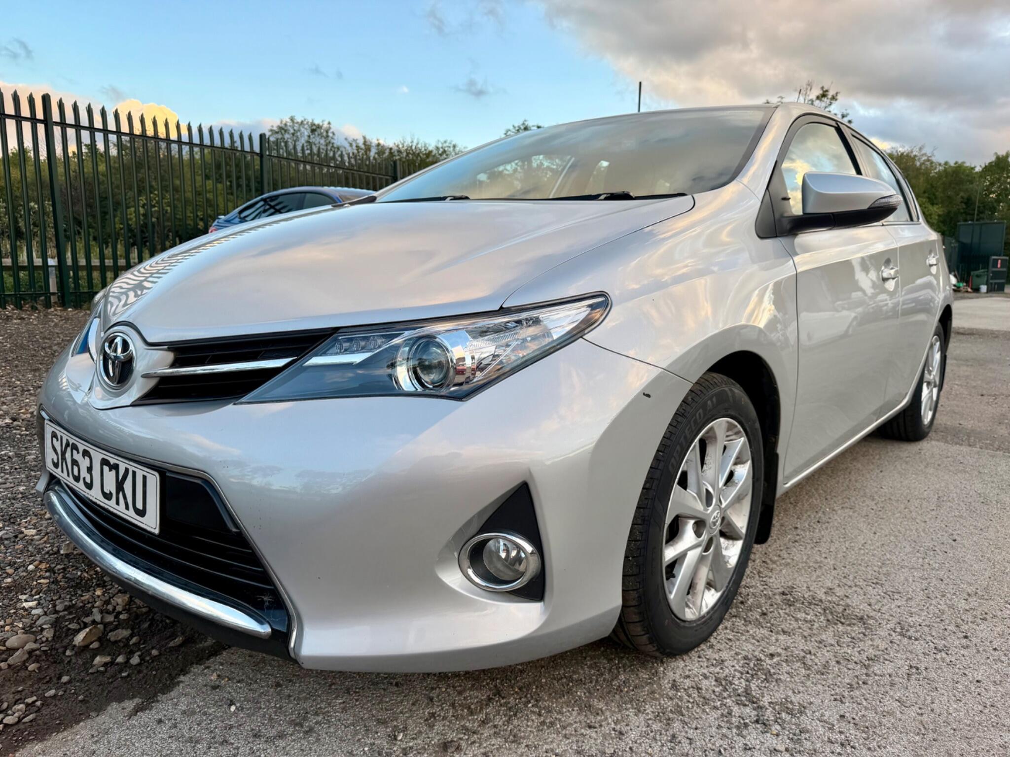 Toyota Auris view 5