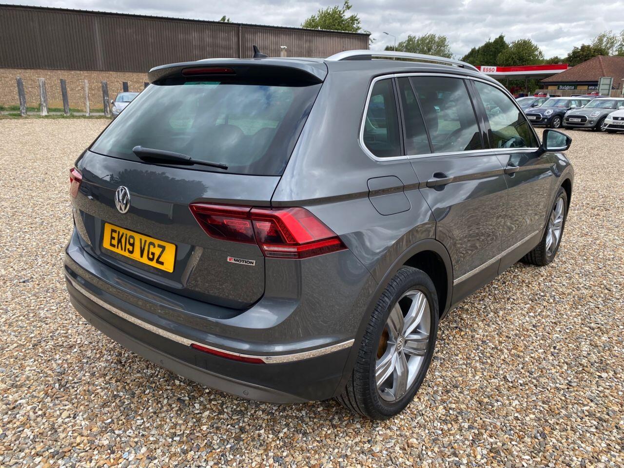 Volkswagen Tiguan view 4