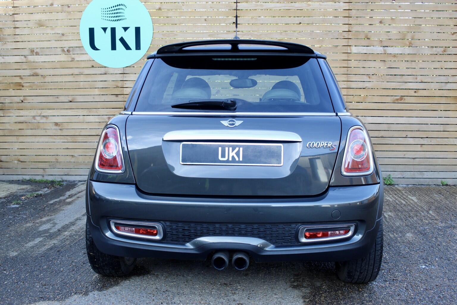 Mini Hatch view 6
