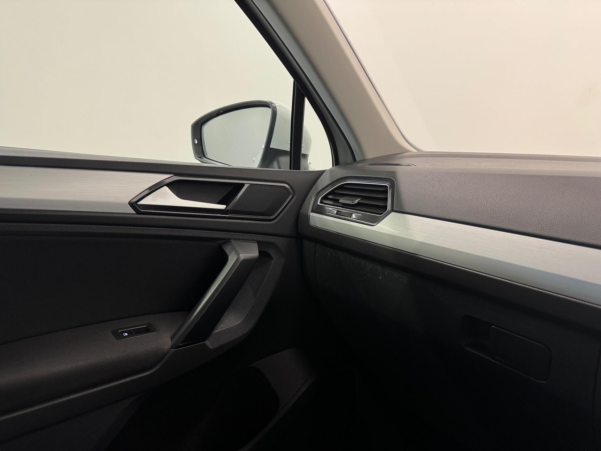 Volkswagen Tiguan view 23
