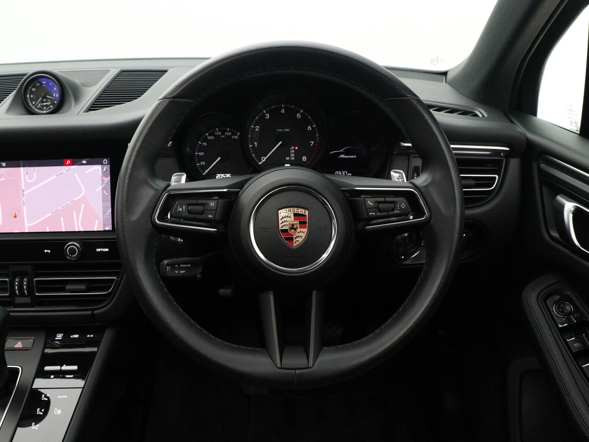 Porsche Macan view 35