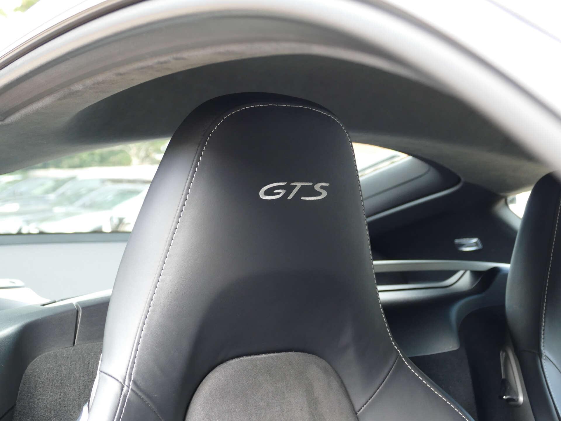 Porsche Cayman view 28