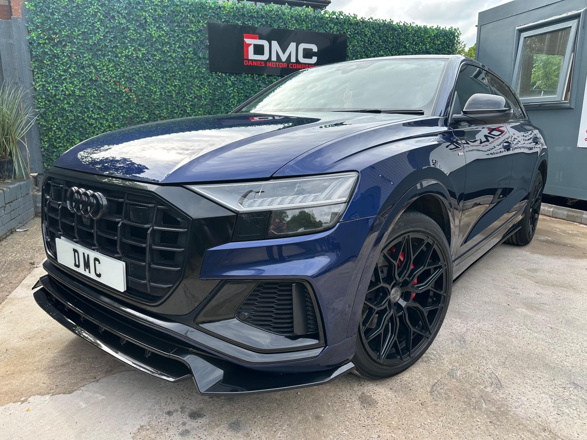 Audi Q8 view 78