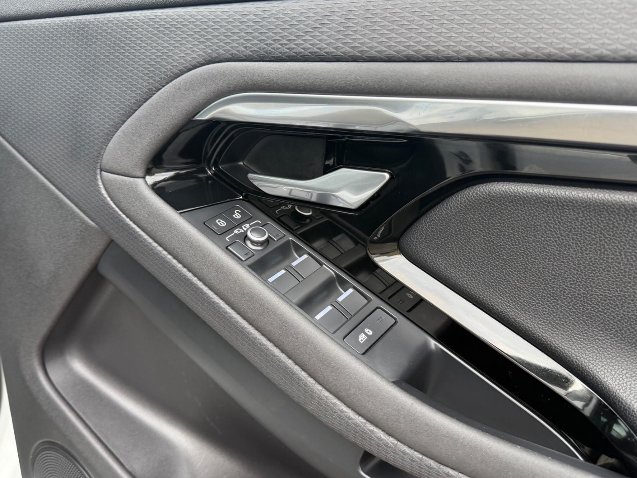 Land Rover Range Rover Evoque view 12