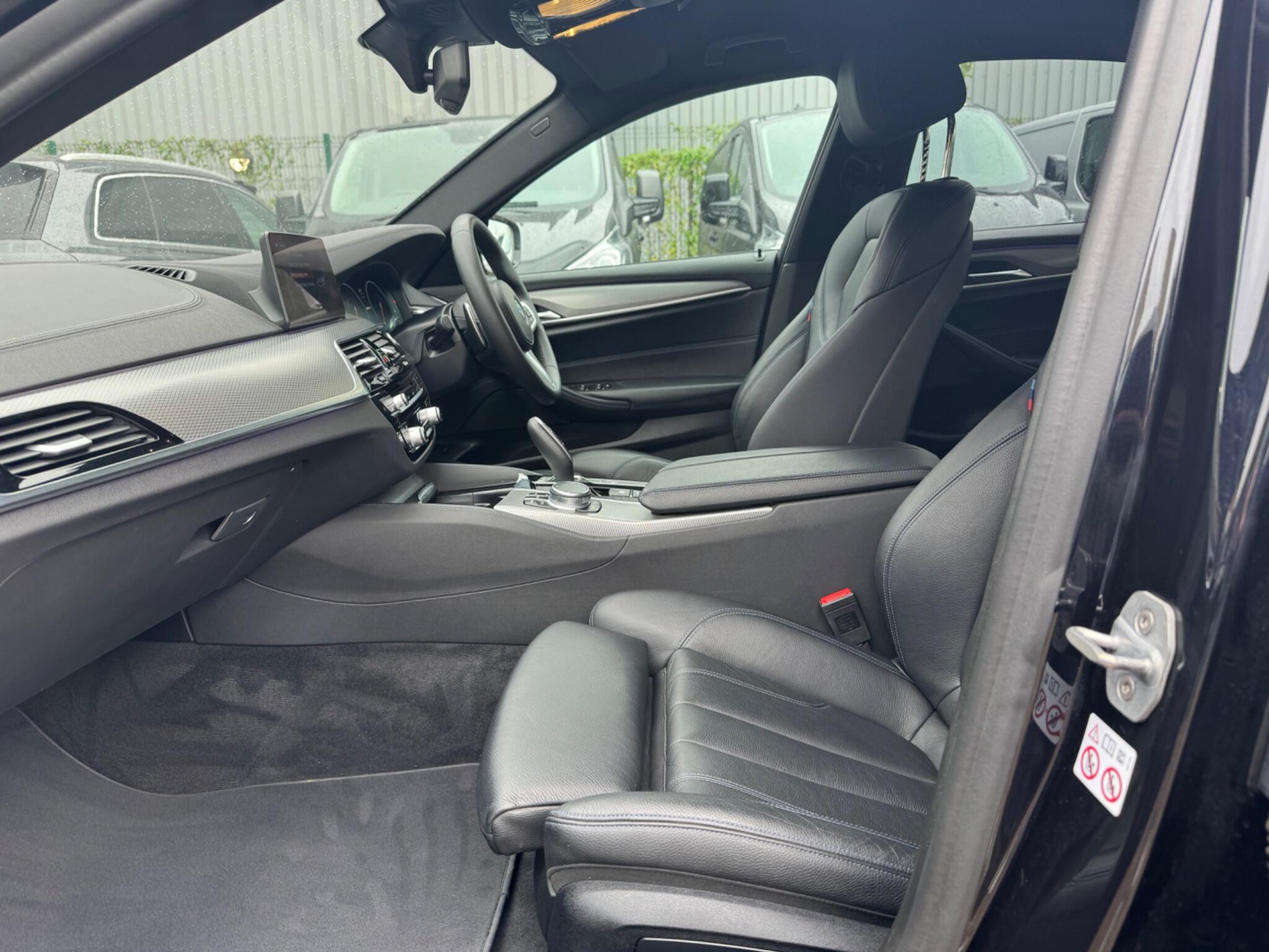 BMW 5 Series view 30