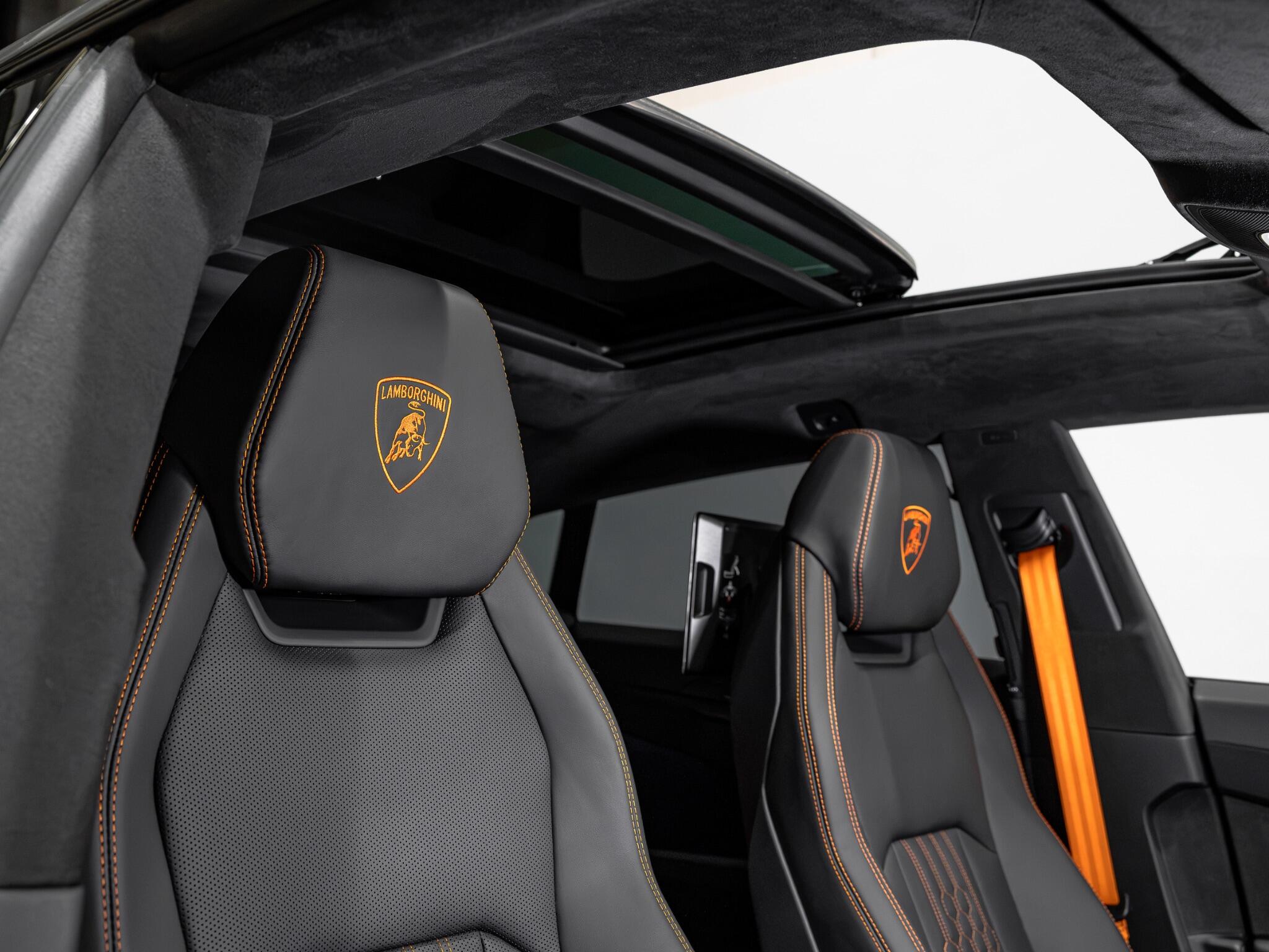 Lamborghini Urus view 24
