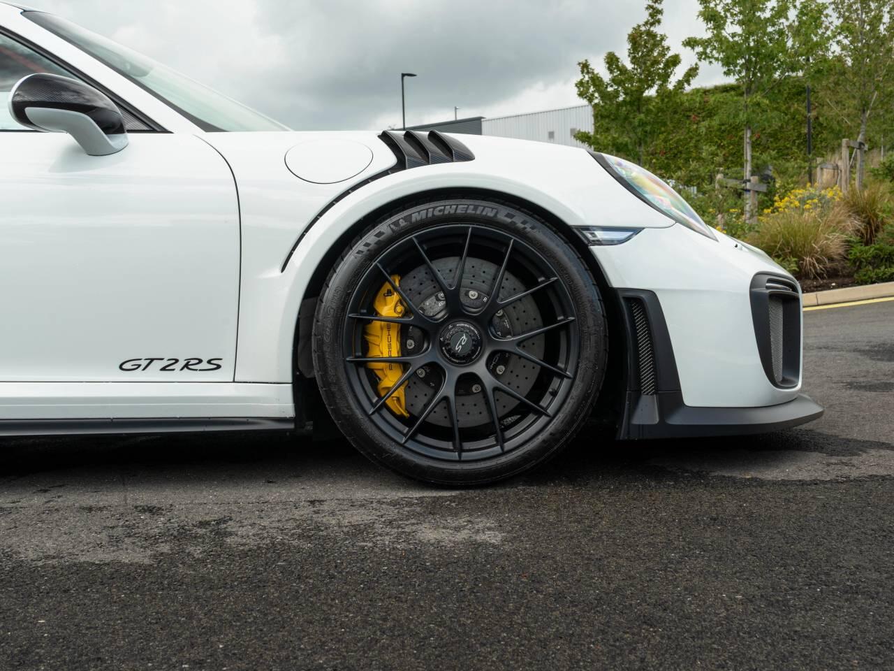 Porsche 911 view 14