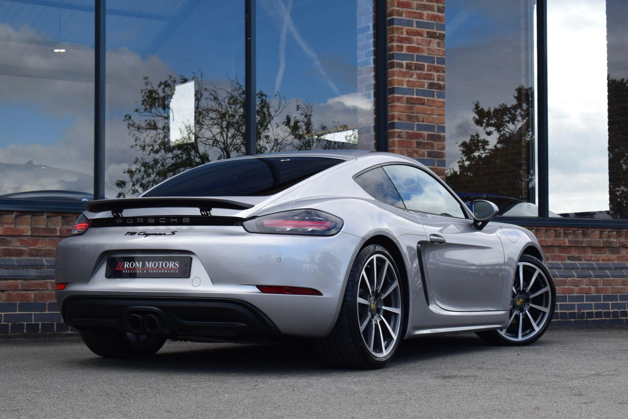 Porsche Cayman view 35