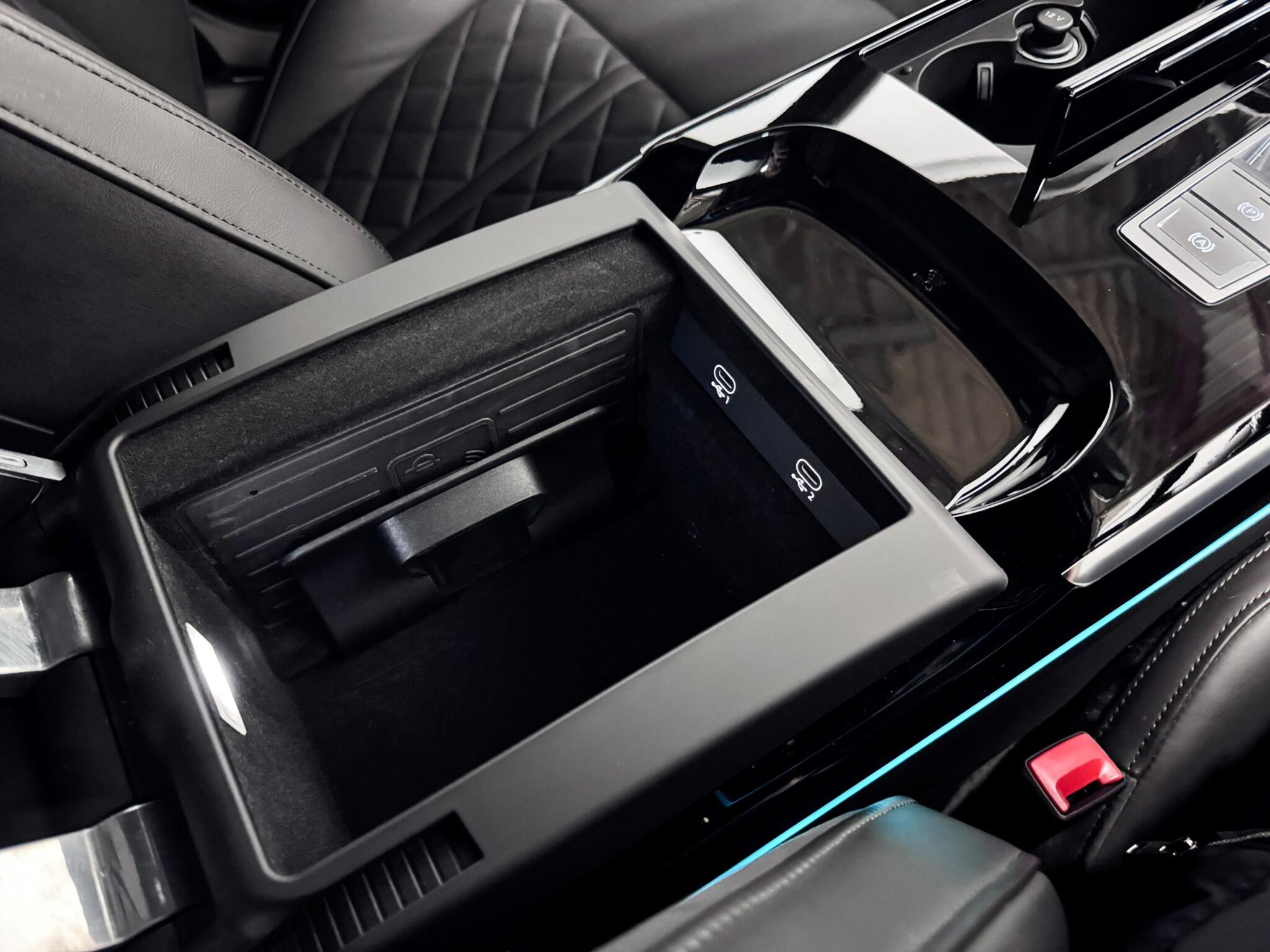 Audi A8 view 30