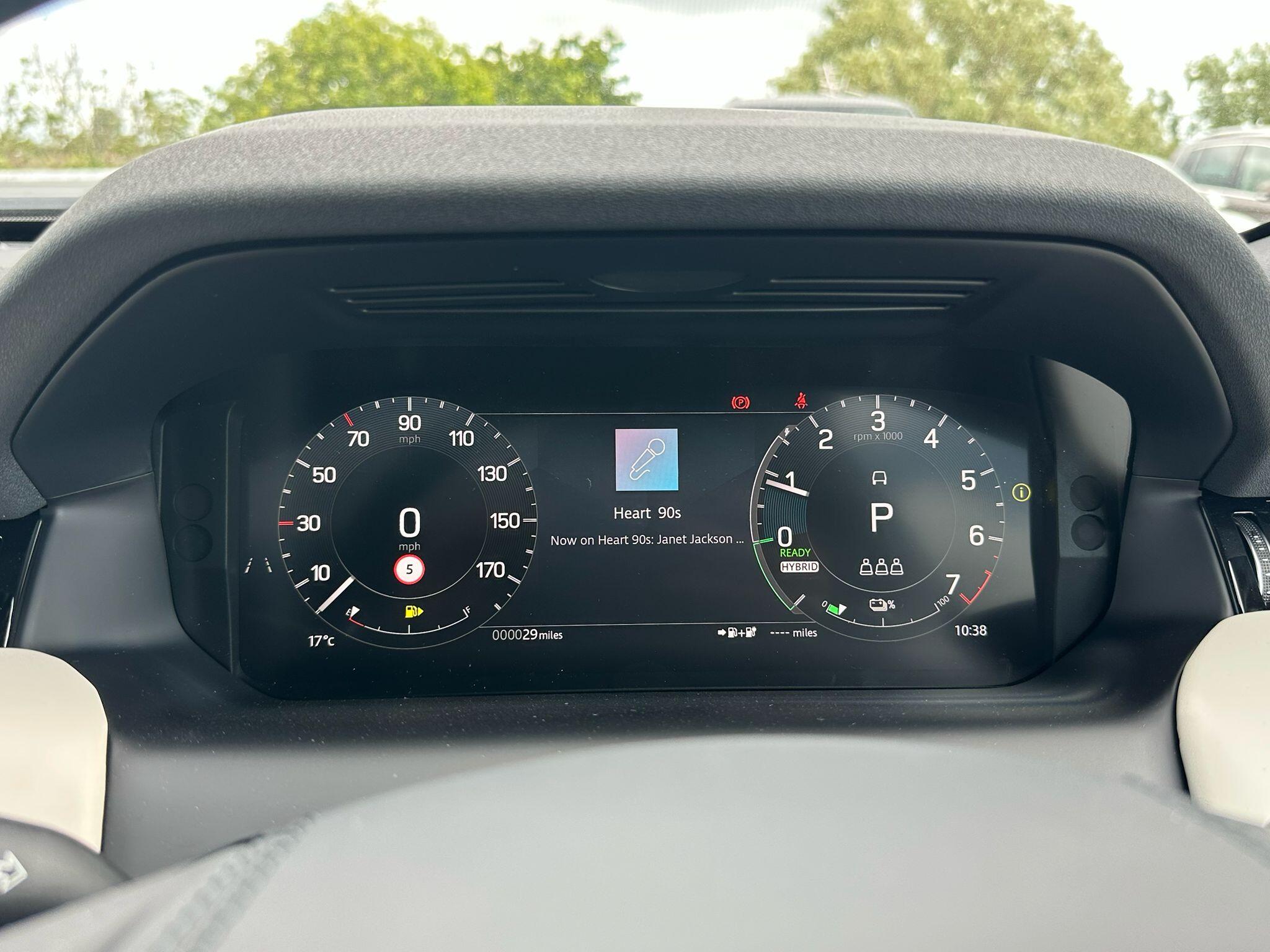 Land Rover Discovery Sport view 20