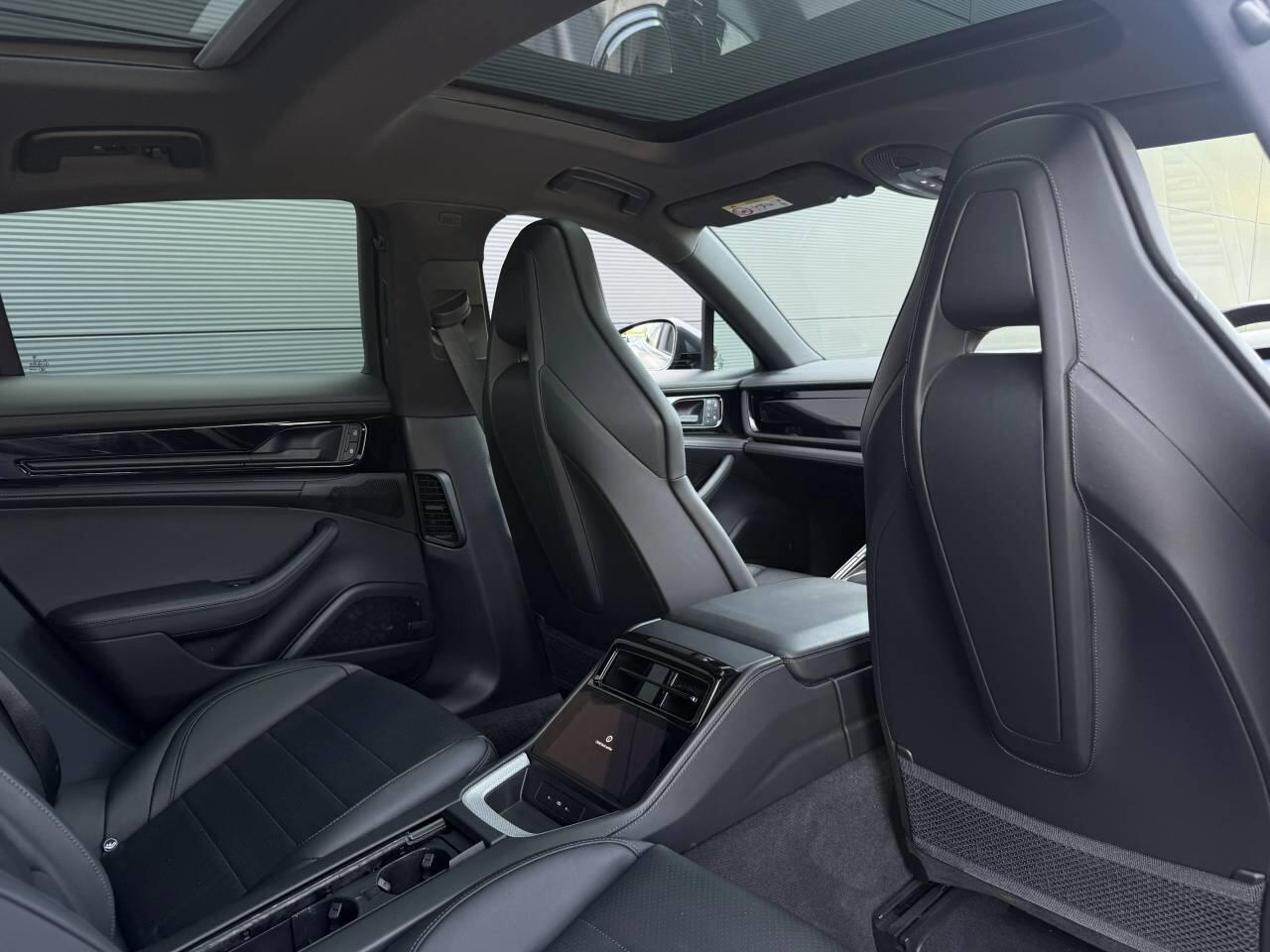 Porsche Panamera view 24
