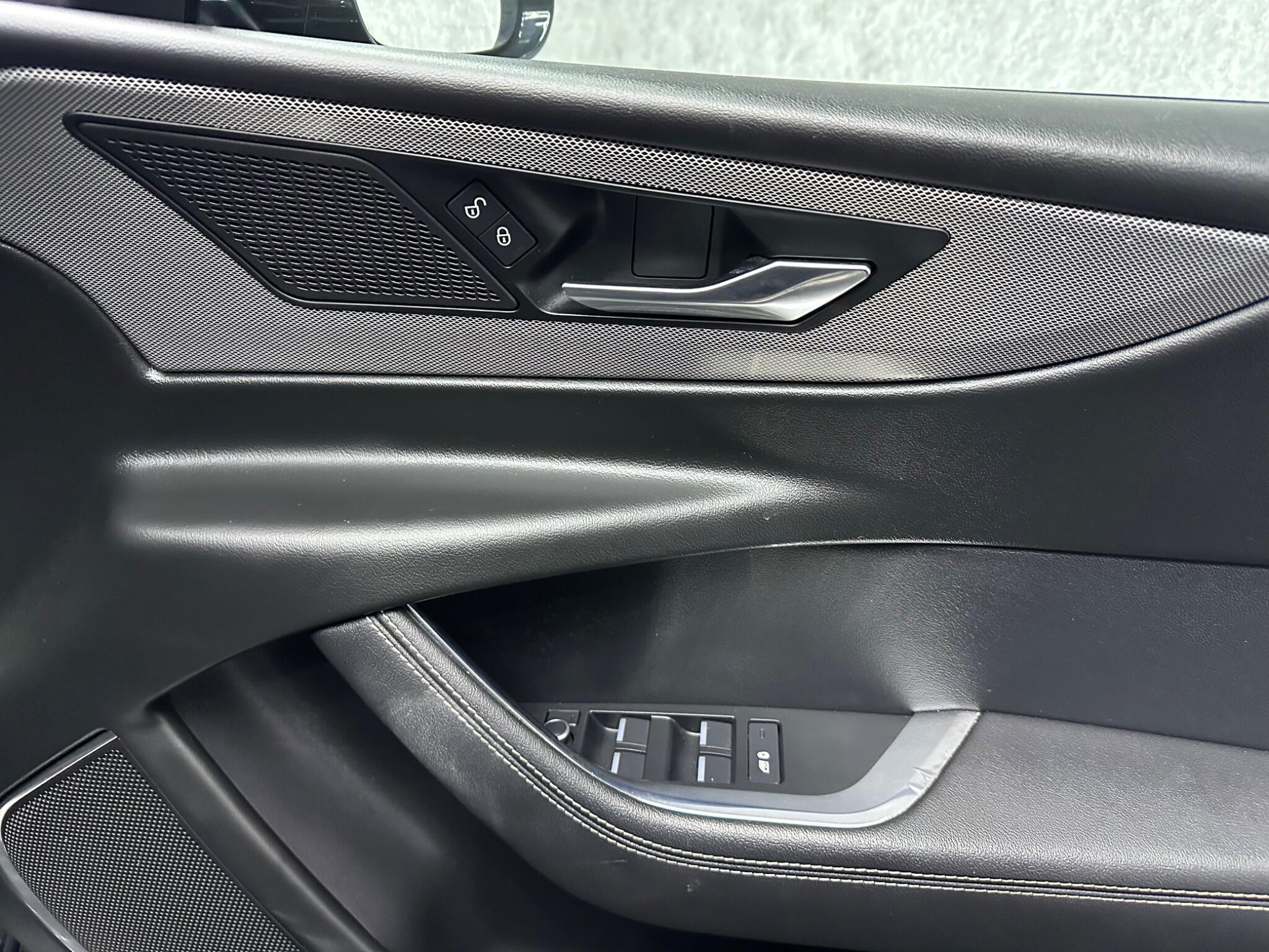 Jaguar Xe view 22