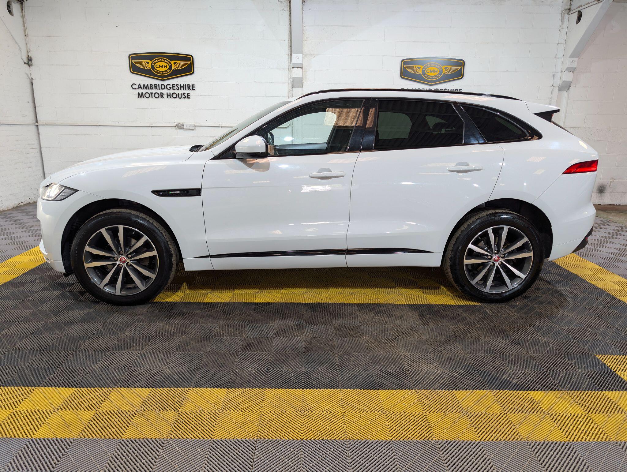 Jaguar F-Pace view 10