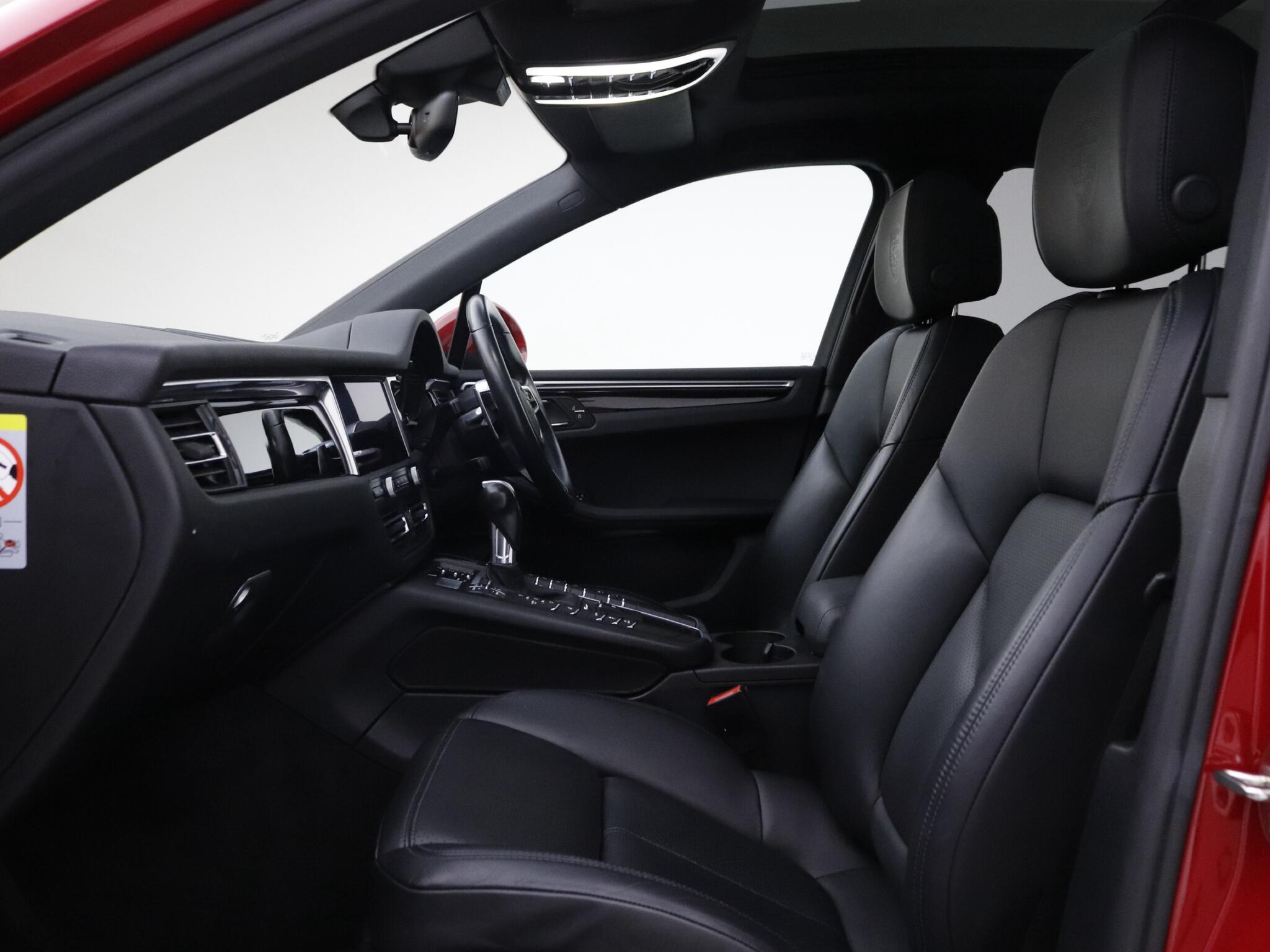 Porsche Macan view 30