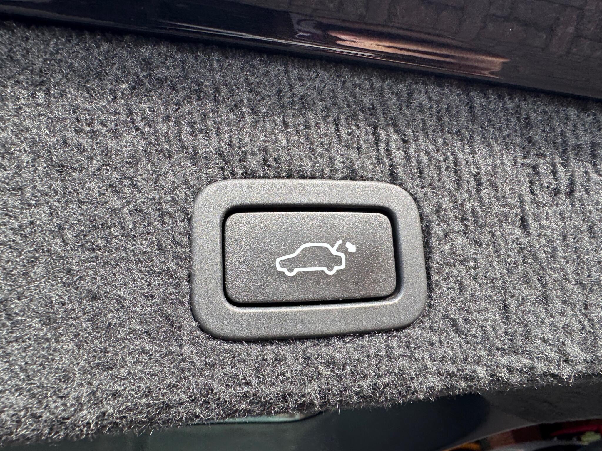 Volvo XC70 view 9