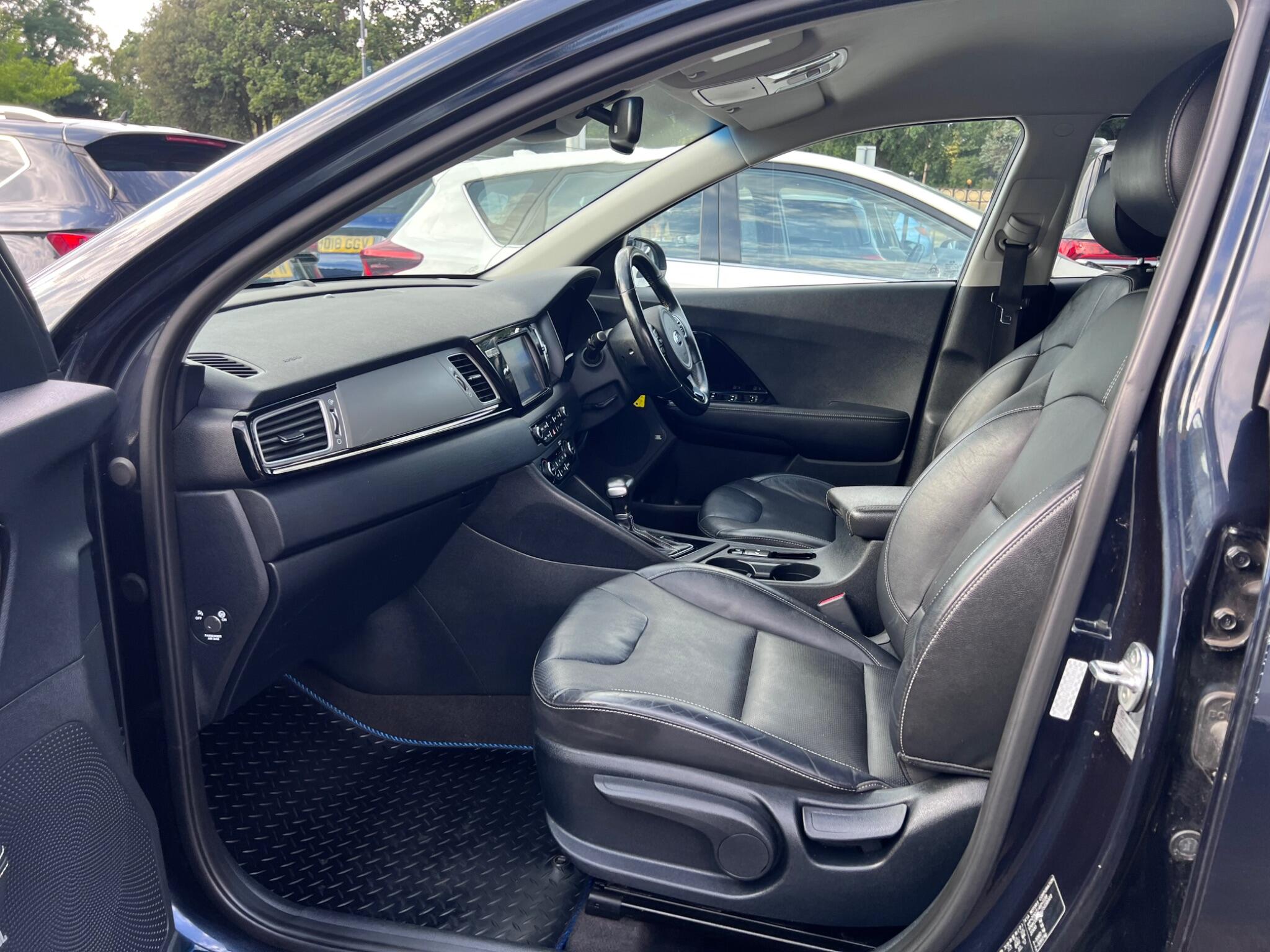 Kia Niro view 34