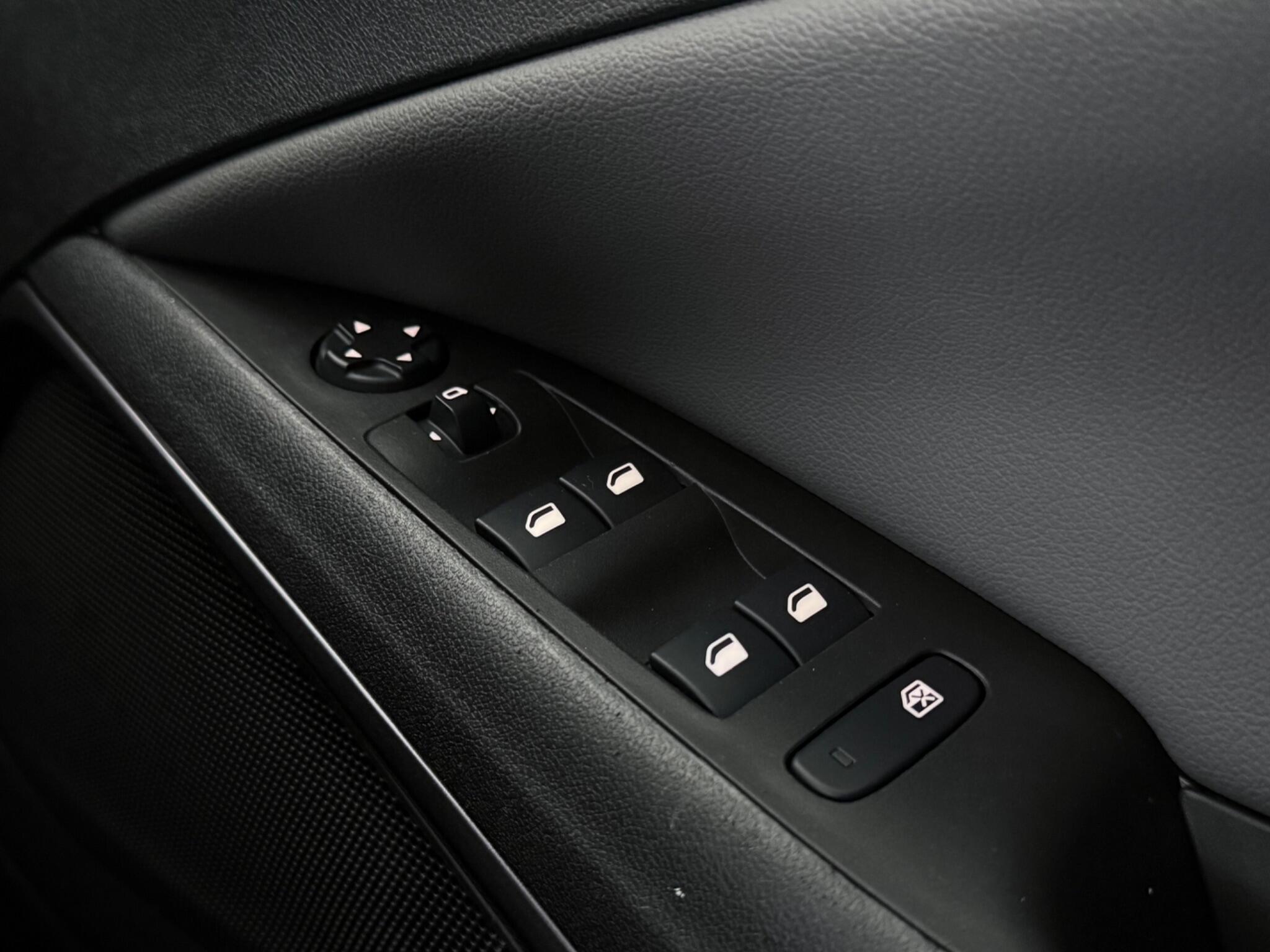 Vauxhall Crossland X view 16