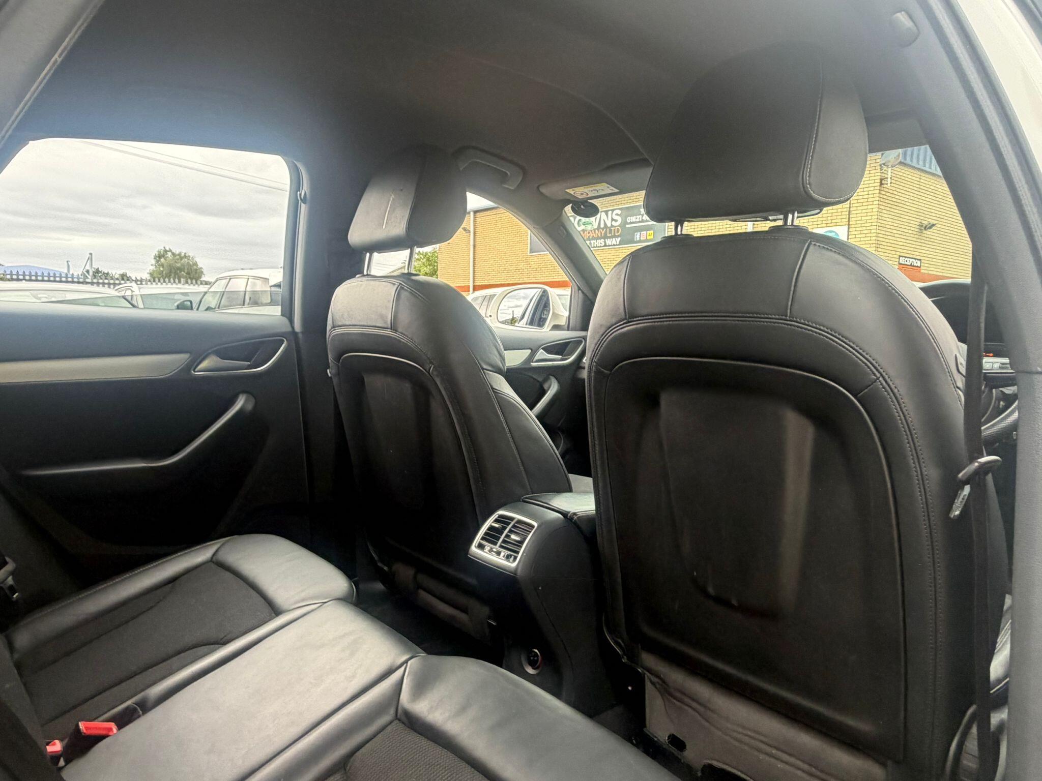 Audi Q3 view 15