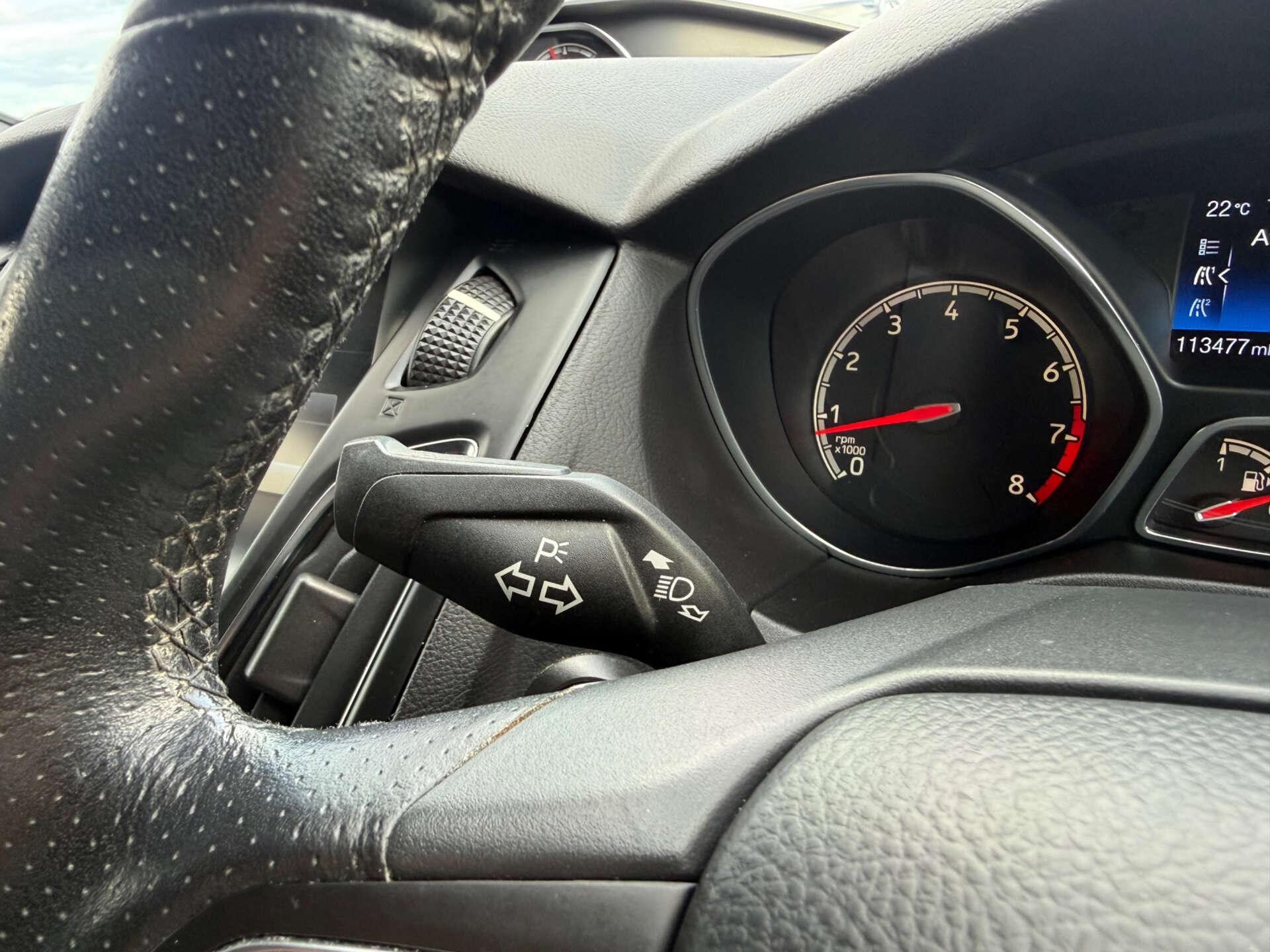 Ford Focus view 44