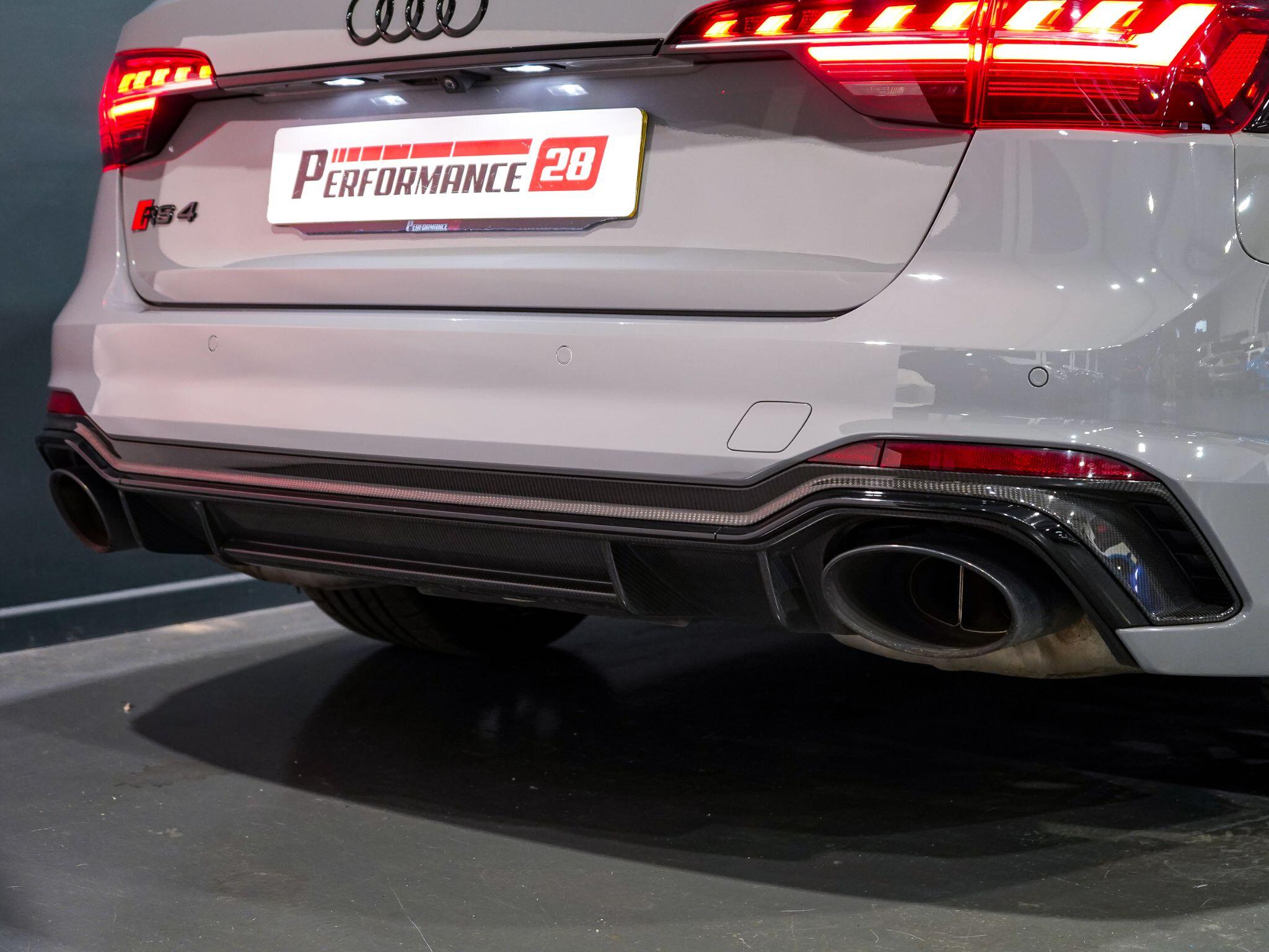 Audi RS4 view 10