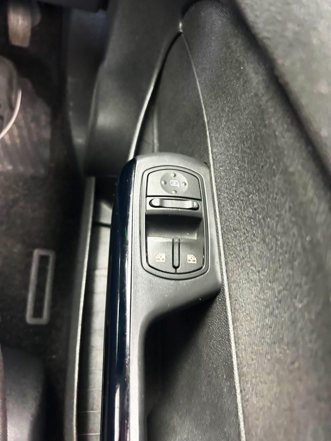 Vauxhall Corsa view 17