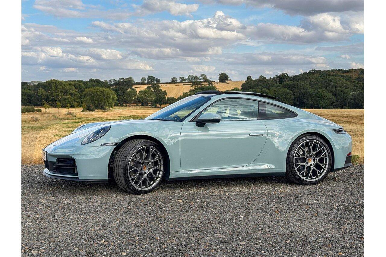 Porsche 911 view 4