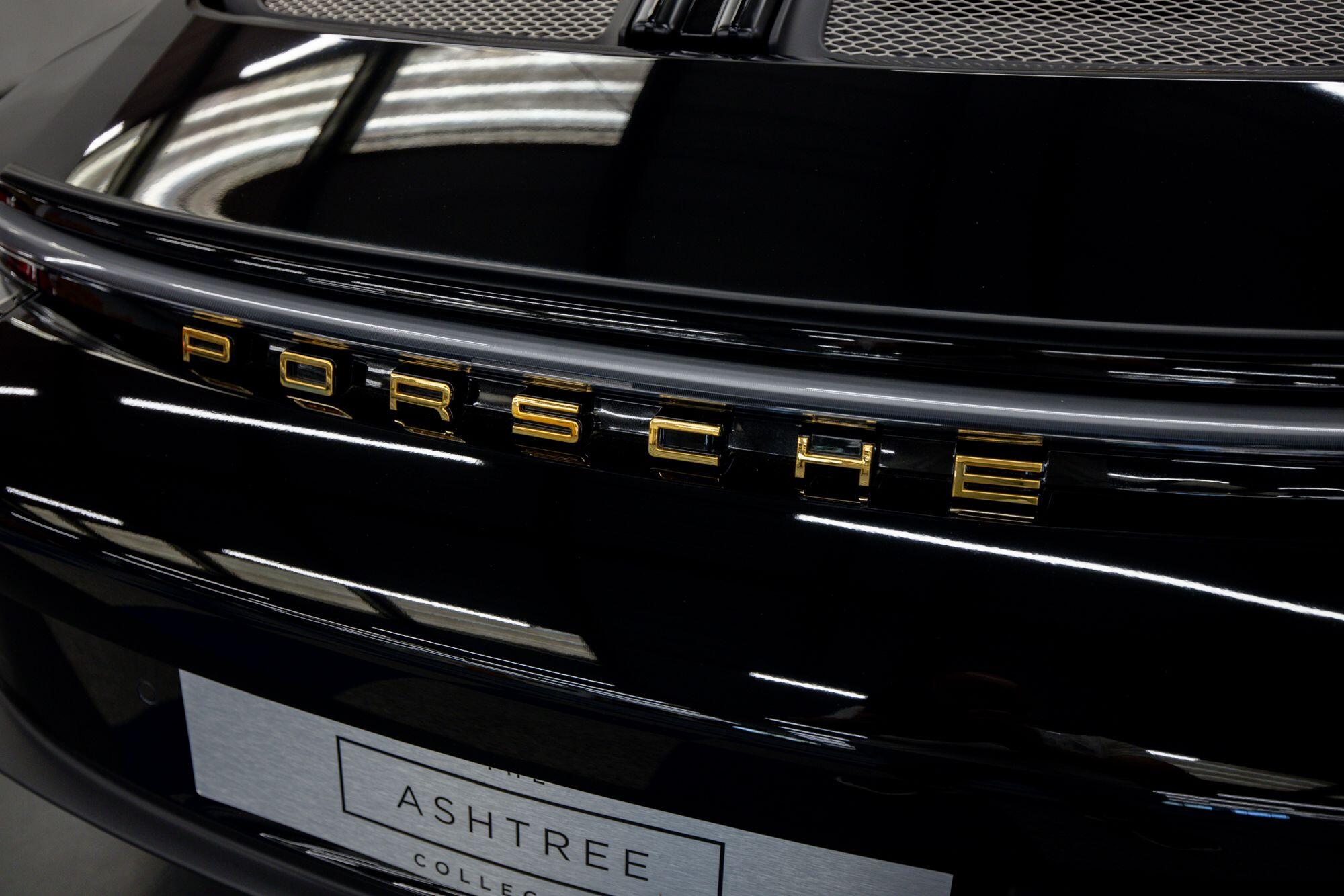 Porsche 911 view 22