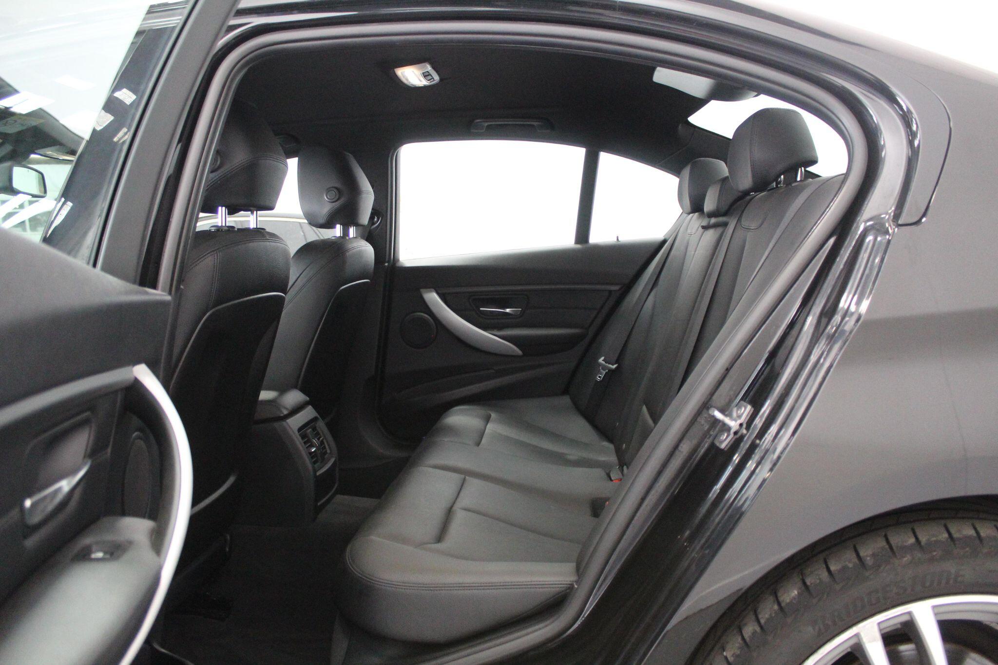 BMW 3 Series view 52