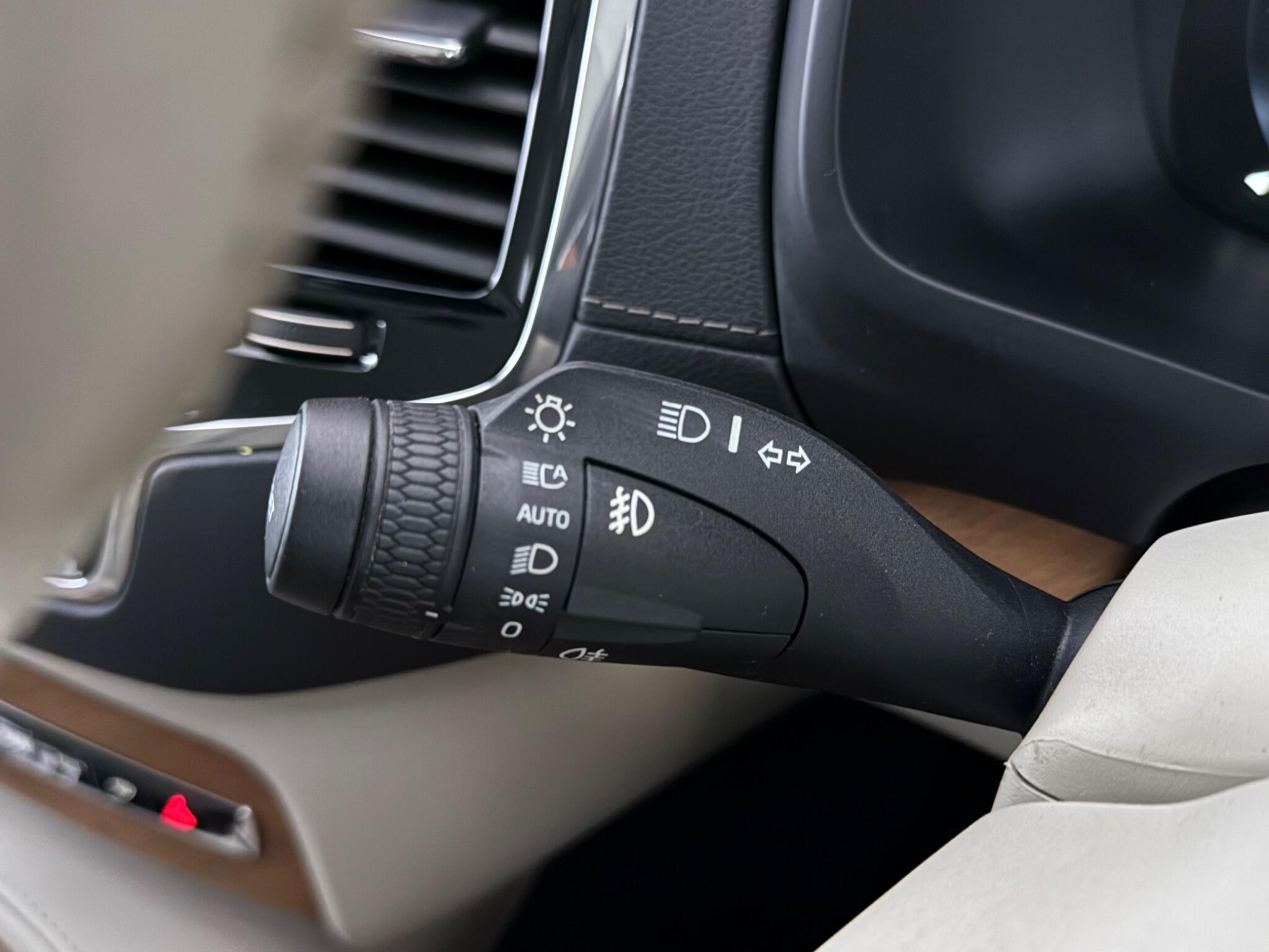 Volvo XC90 view 16