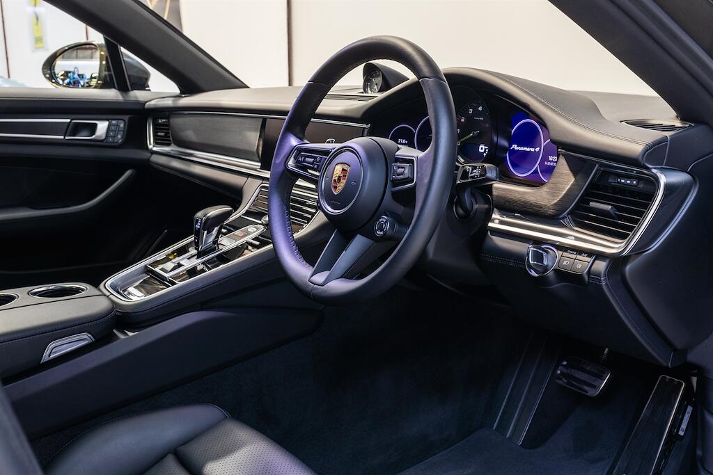 Porsche Panamera view 8