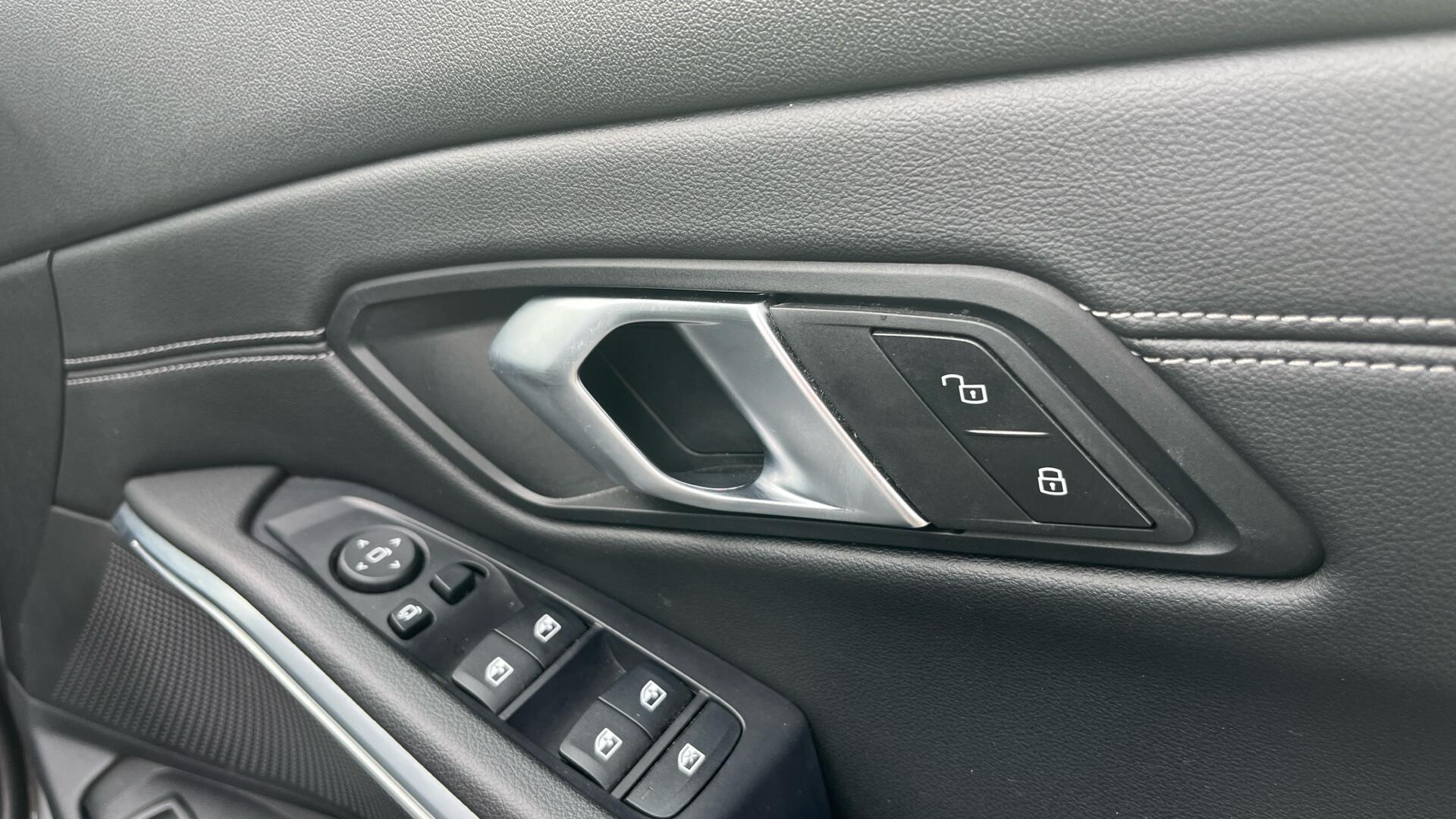 BMW 3 Series view 40