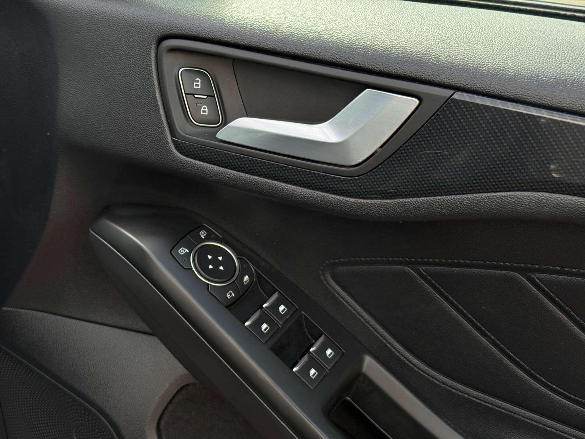 Ford Focus view 17