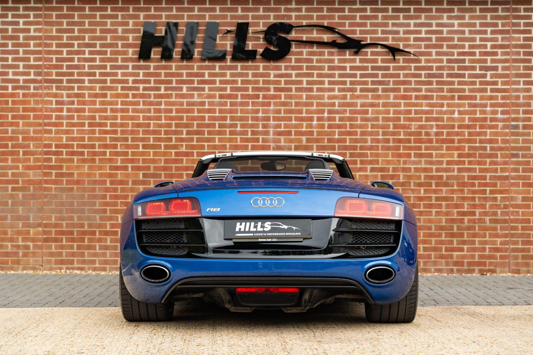 Audi R8 view 7