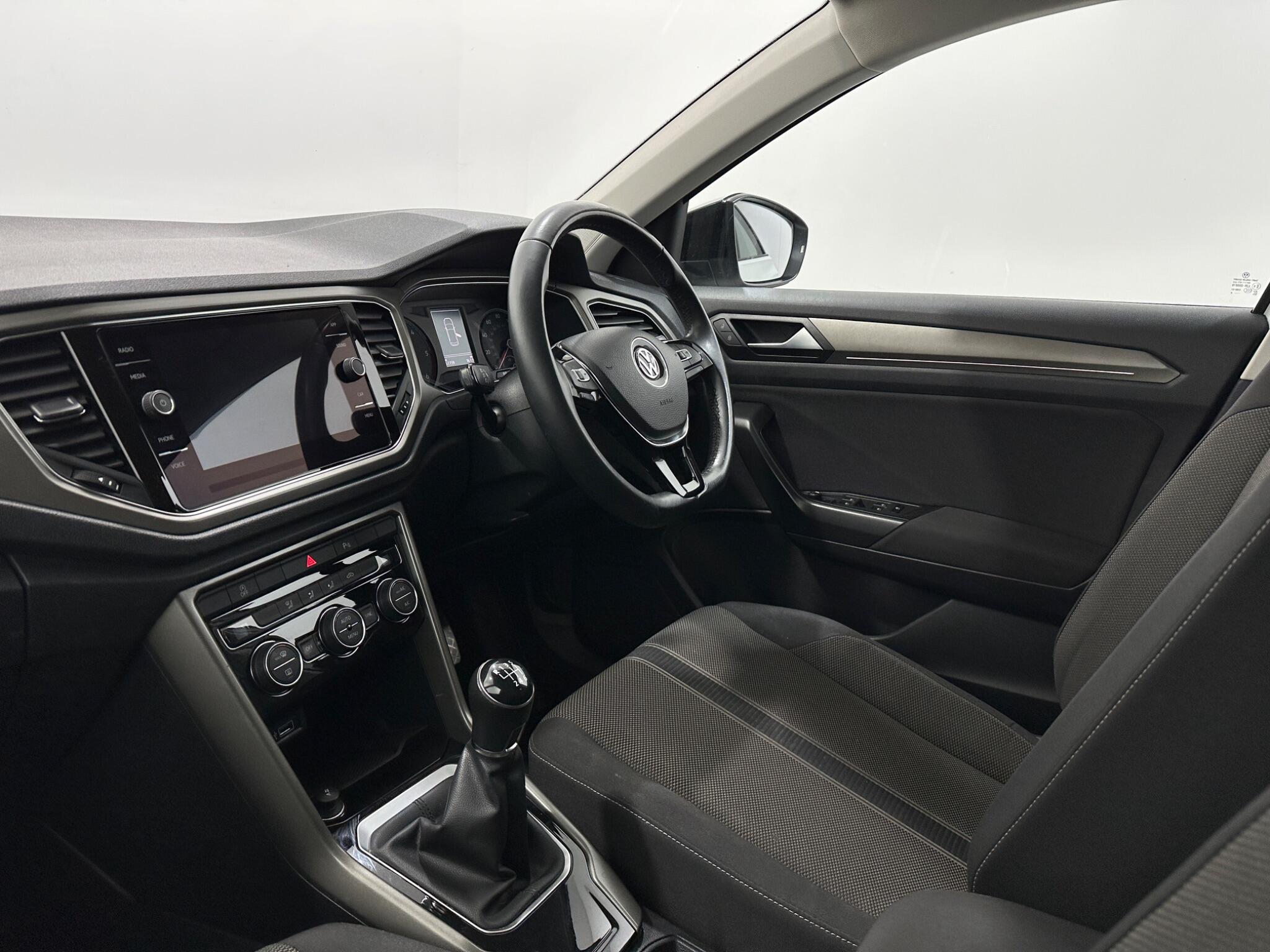 Volkswagen T-Roc view 30