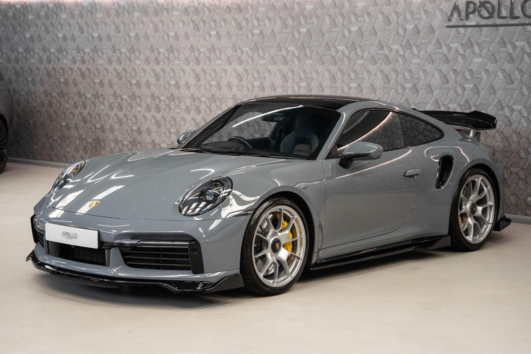 Porsche 911 view 8