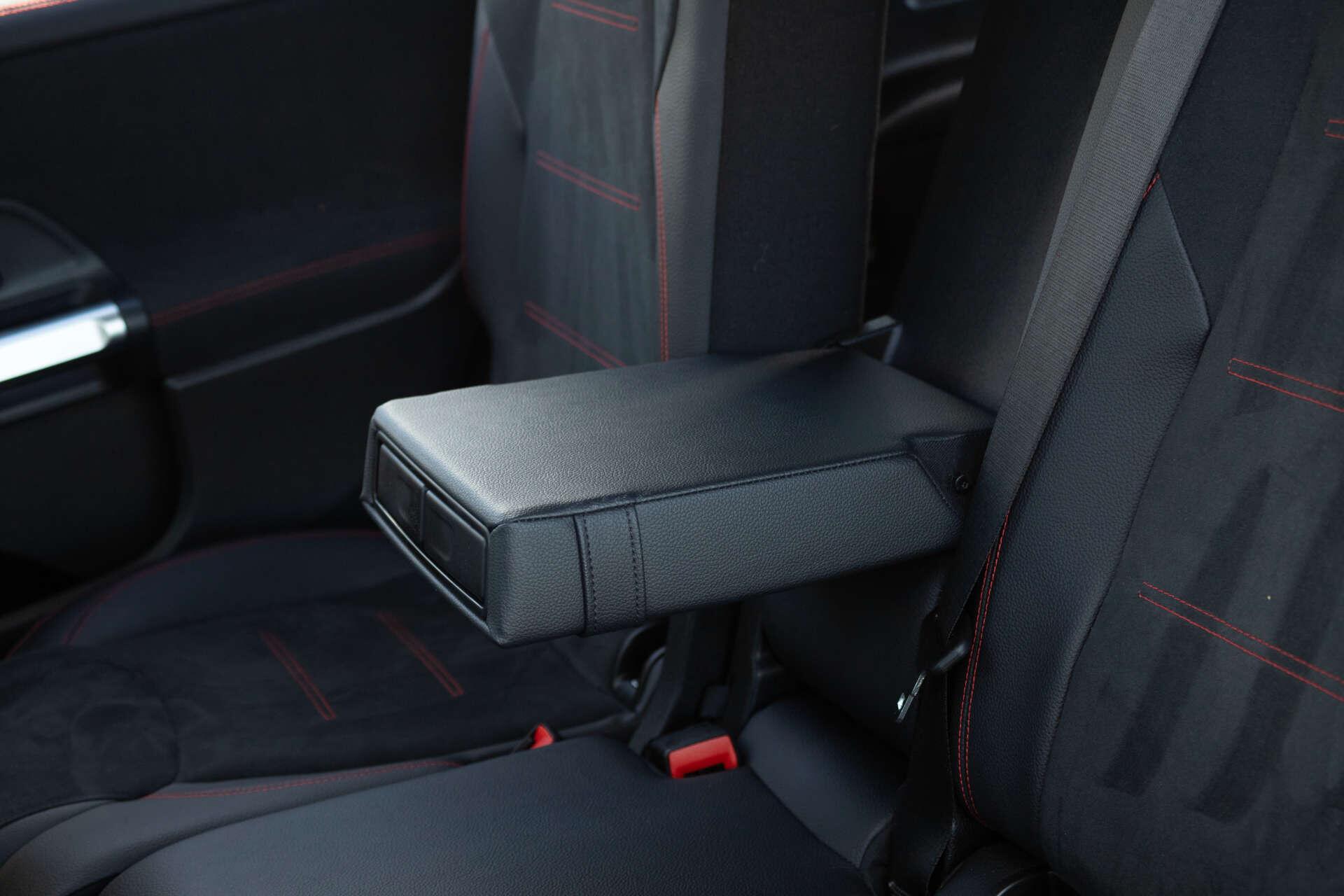 Mercedes-Benz GLB view 42
