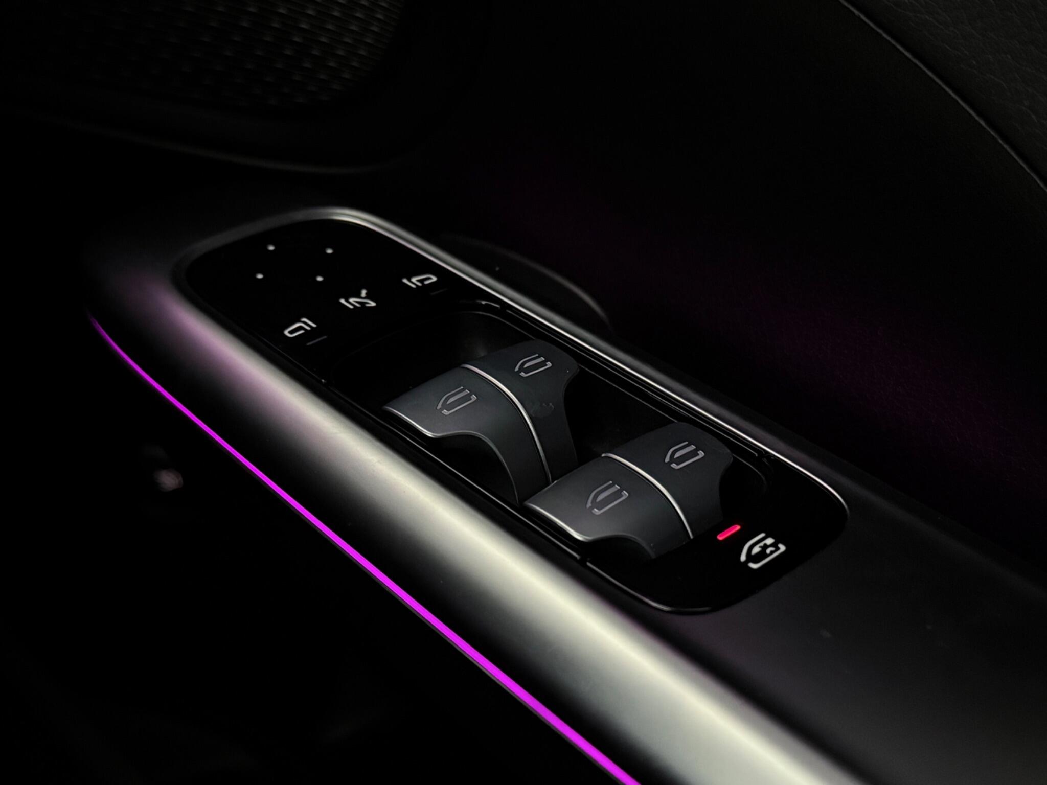 Mercedes-Benz C-Class view 17