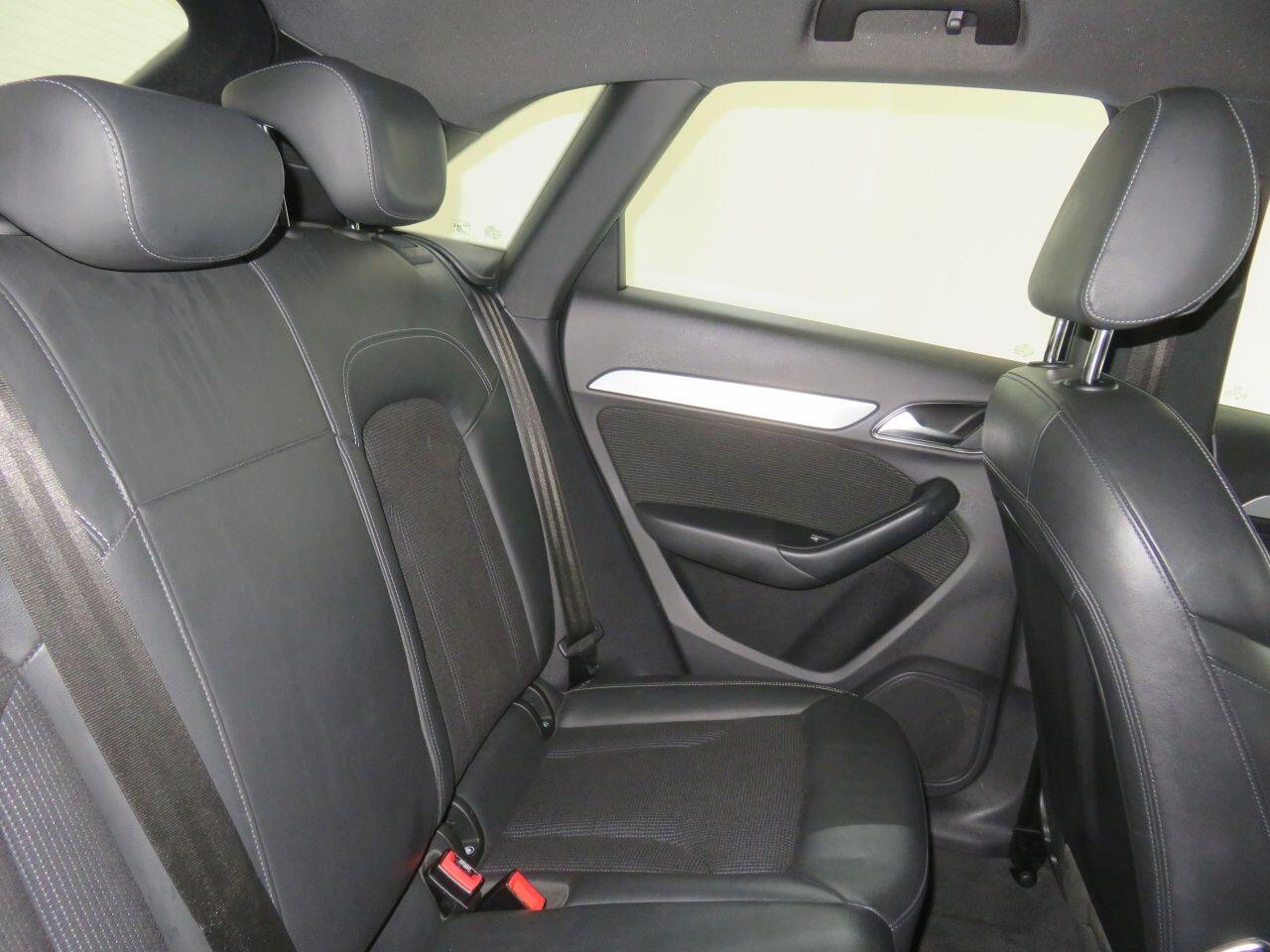 Audi Q3 view 56