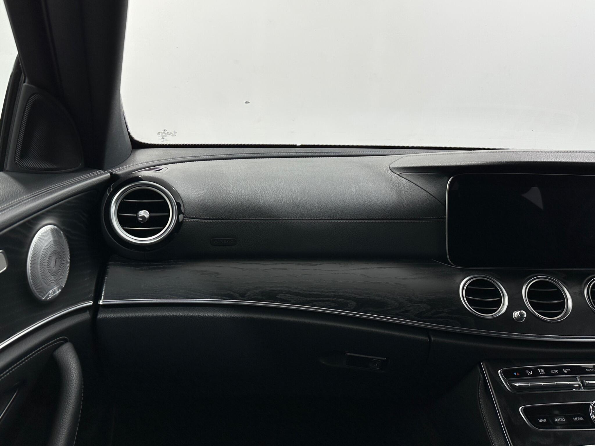Mercedes-Benz E-Class view 31